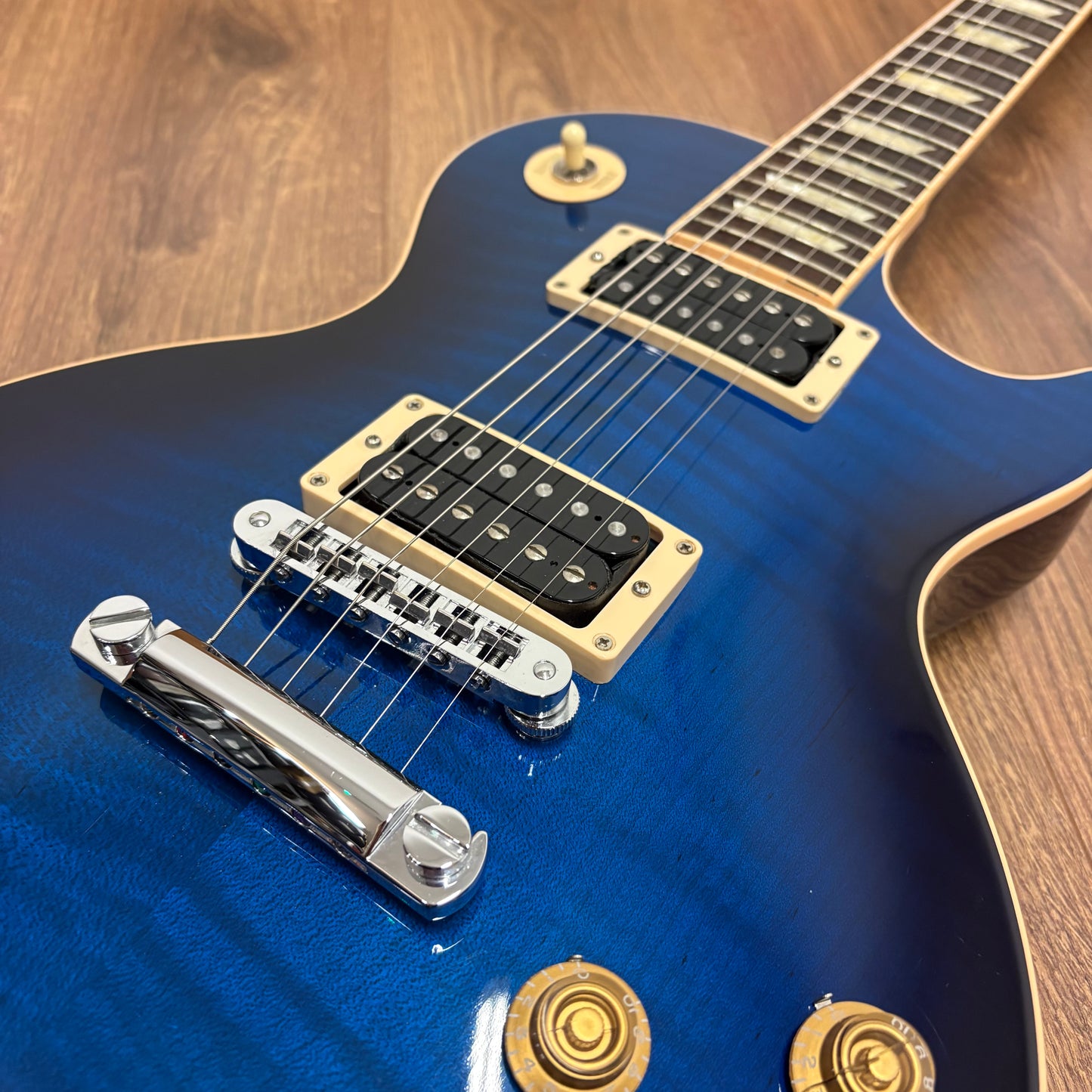Pre-Owned Gibson Les Paul Classic Plus - Manhattan Midnight - 2011