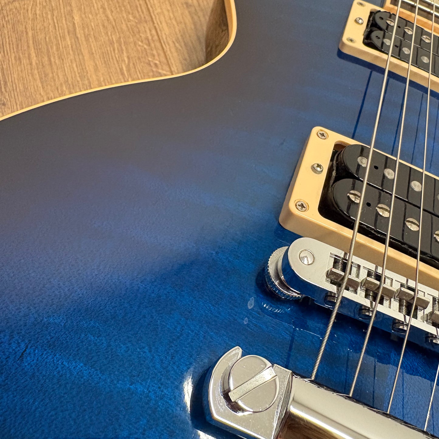 Pre-Owned Gibson Les Paul Classic Plus - Manhattan Midnight - 2011