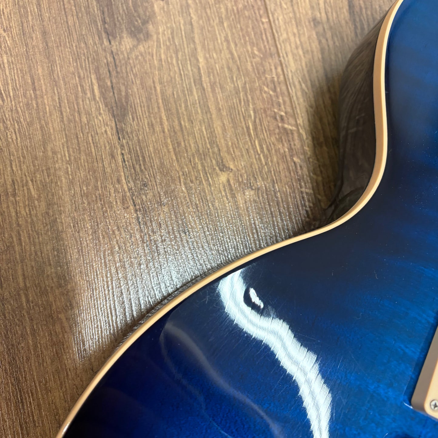 Pre-Owned Gibson Les Paul Classic Plus - Manhattan Midnight - 2011