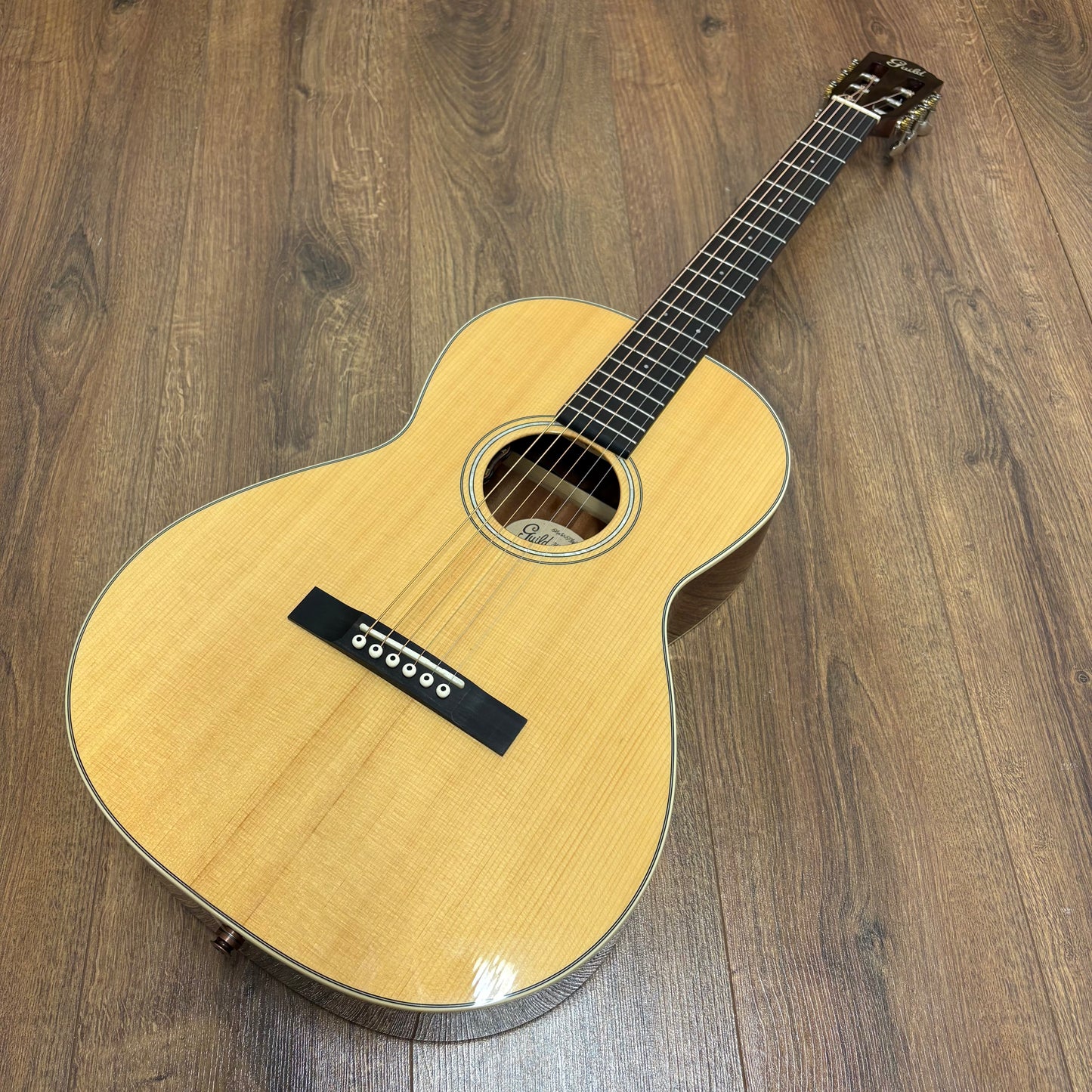 Pre-Owned Guild Memoir P240 w/ LR Baggs Pickup Electro-Acoustic - Natural