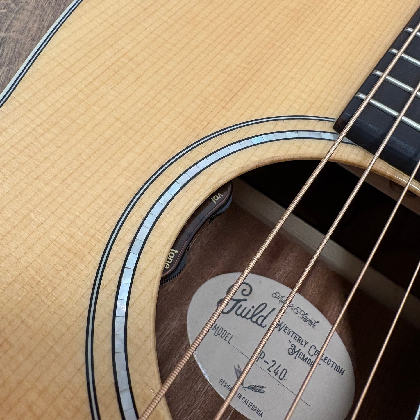 Pre-Owned Guild Memoir P240 w/ LR Baggs Pickup Electro-Acoustic - Natural