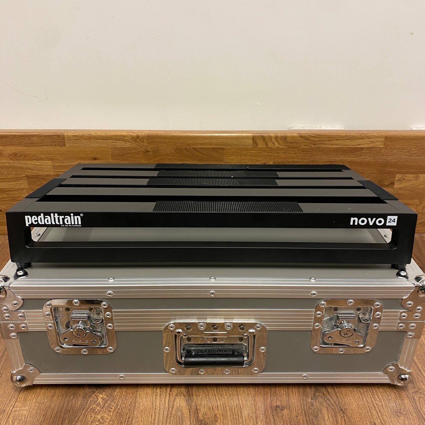 Pre-Owned Pedaltrain Novo 24 w/ Tour Case