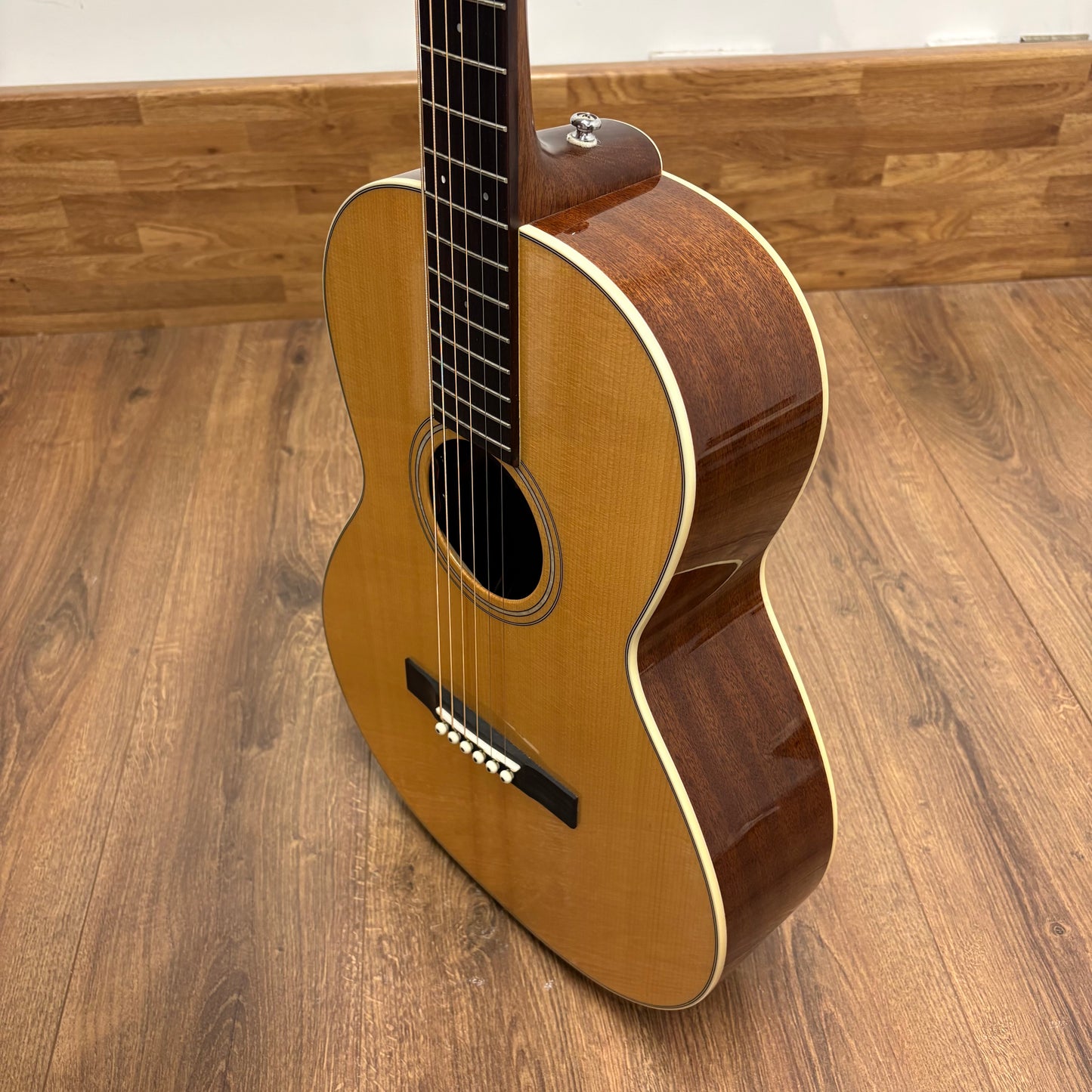 Pre-Owned Guild Memoir P240 w/ LR Baggs Pickup Electro-Acoustic - Natural