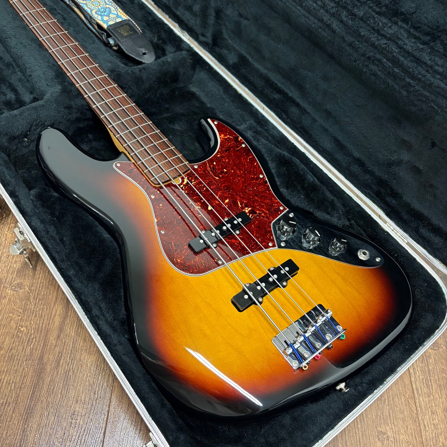 Pre-Owned Fender Standard Fretless Jazz Bass - Sunburst