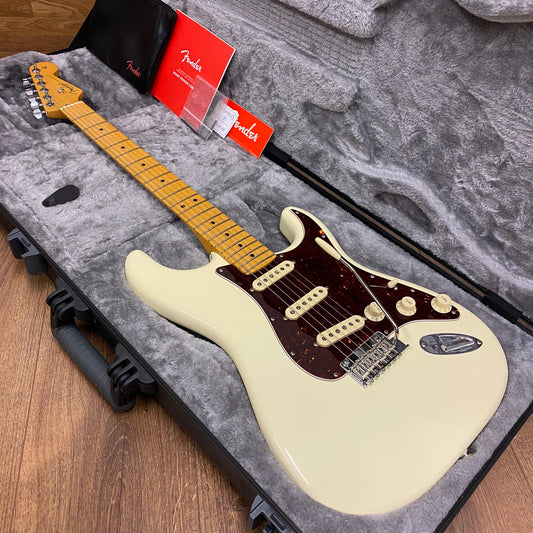Pre-Owned Fender American Professional II Stratocaster - Olympic White - 2022
