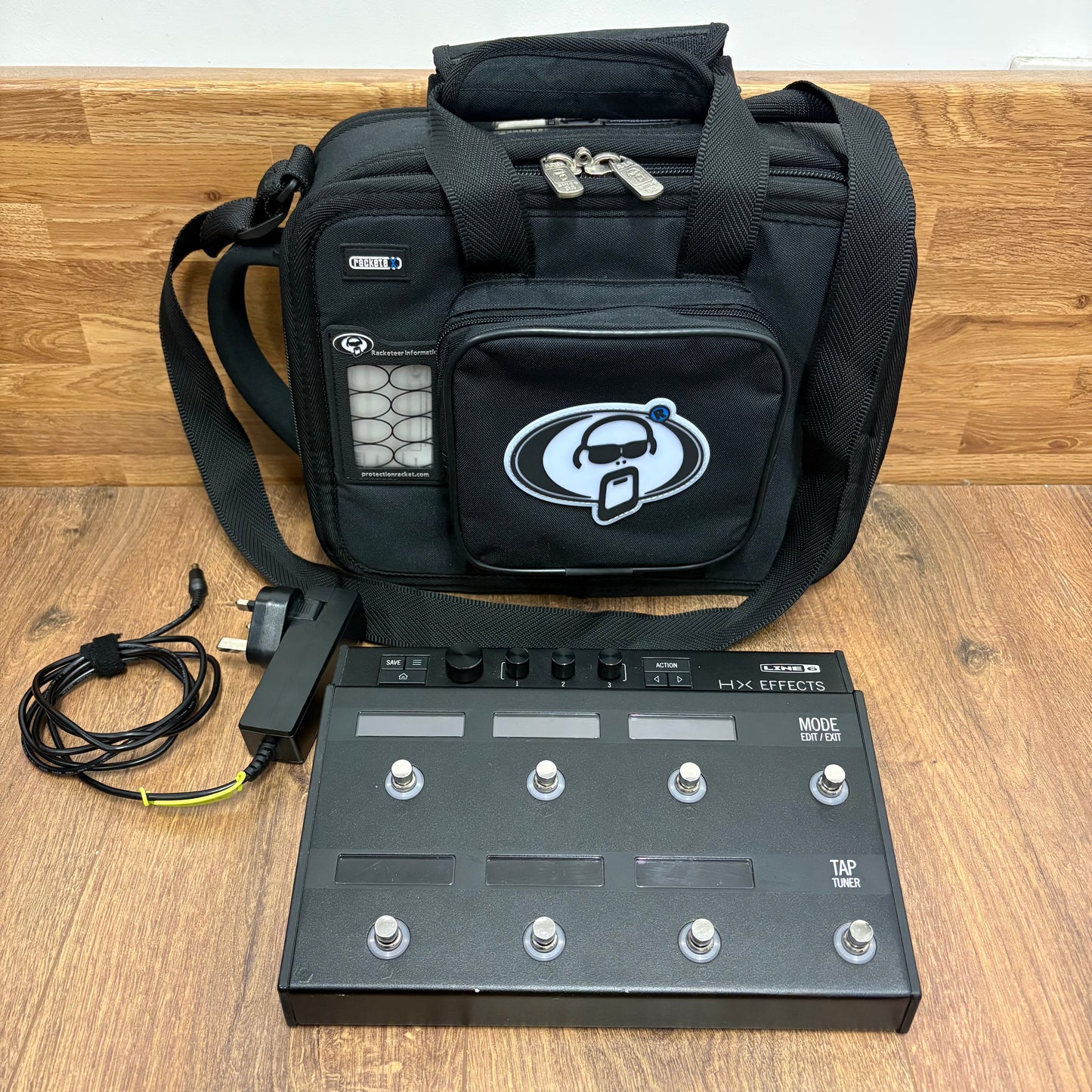 Pre-Owned Line 6 Helix HX Effects w/ Protection Racket Case