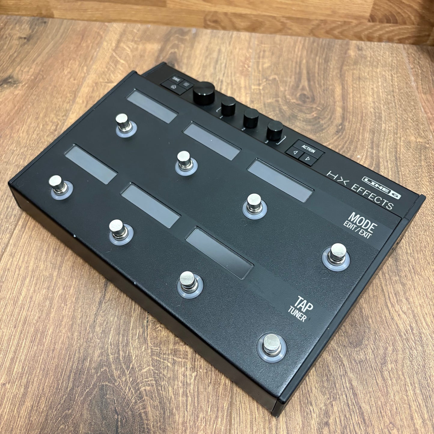 Pre-Owned Line 6 Helix HX Effects w/ Protection Racket Case