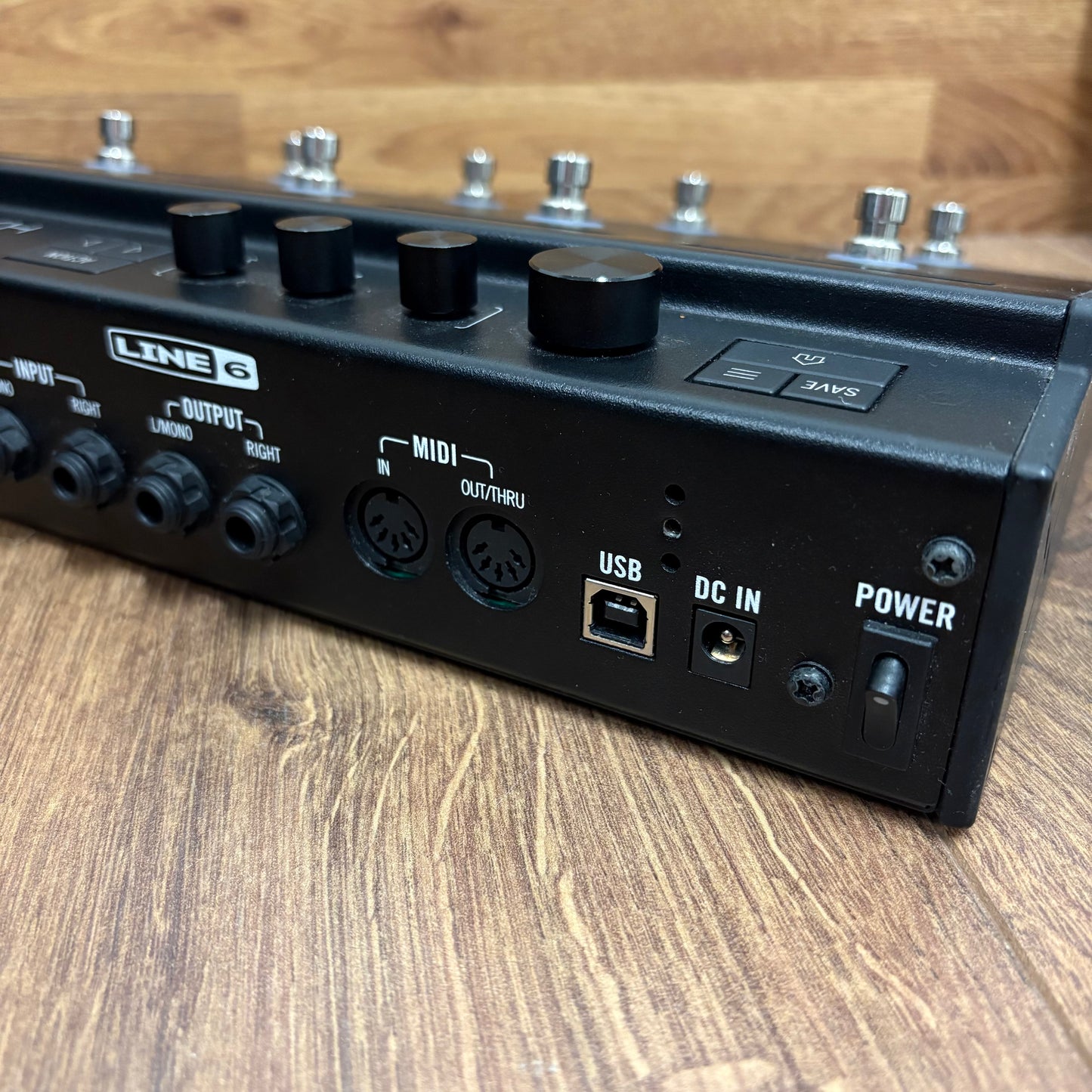 Pre-Owned Line 6 Helix HX Effects w/ Protection Racket Case