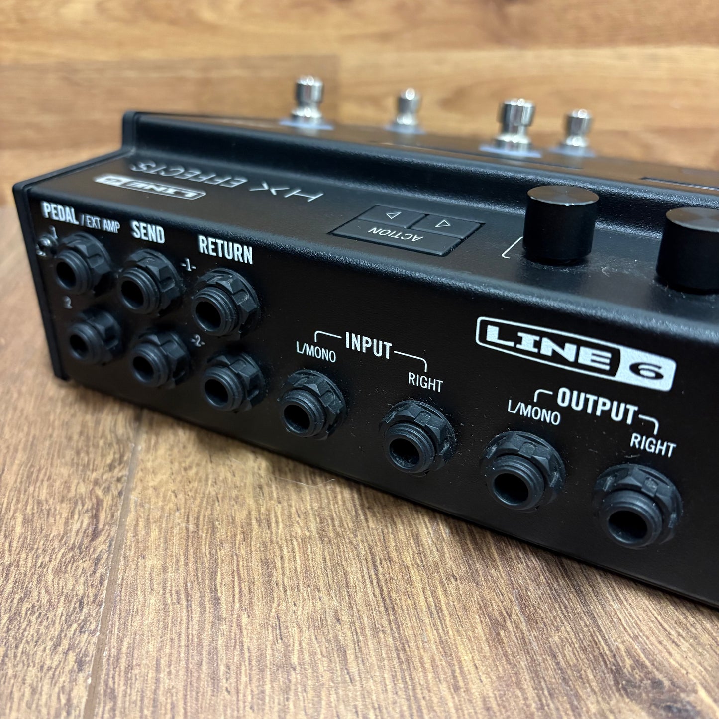 Pre-Owned Line 6 Helix HX Effects w/ Protection Racket Case