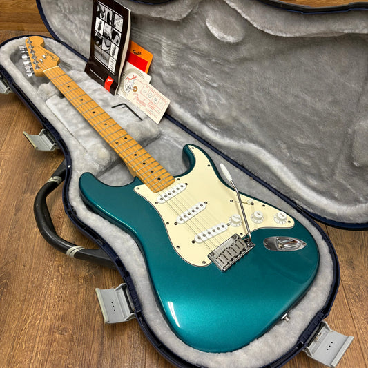Pre-Owned Fender American Standard Stratocaster - Aqua Marine Metallic - 2000