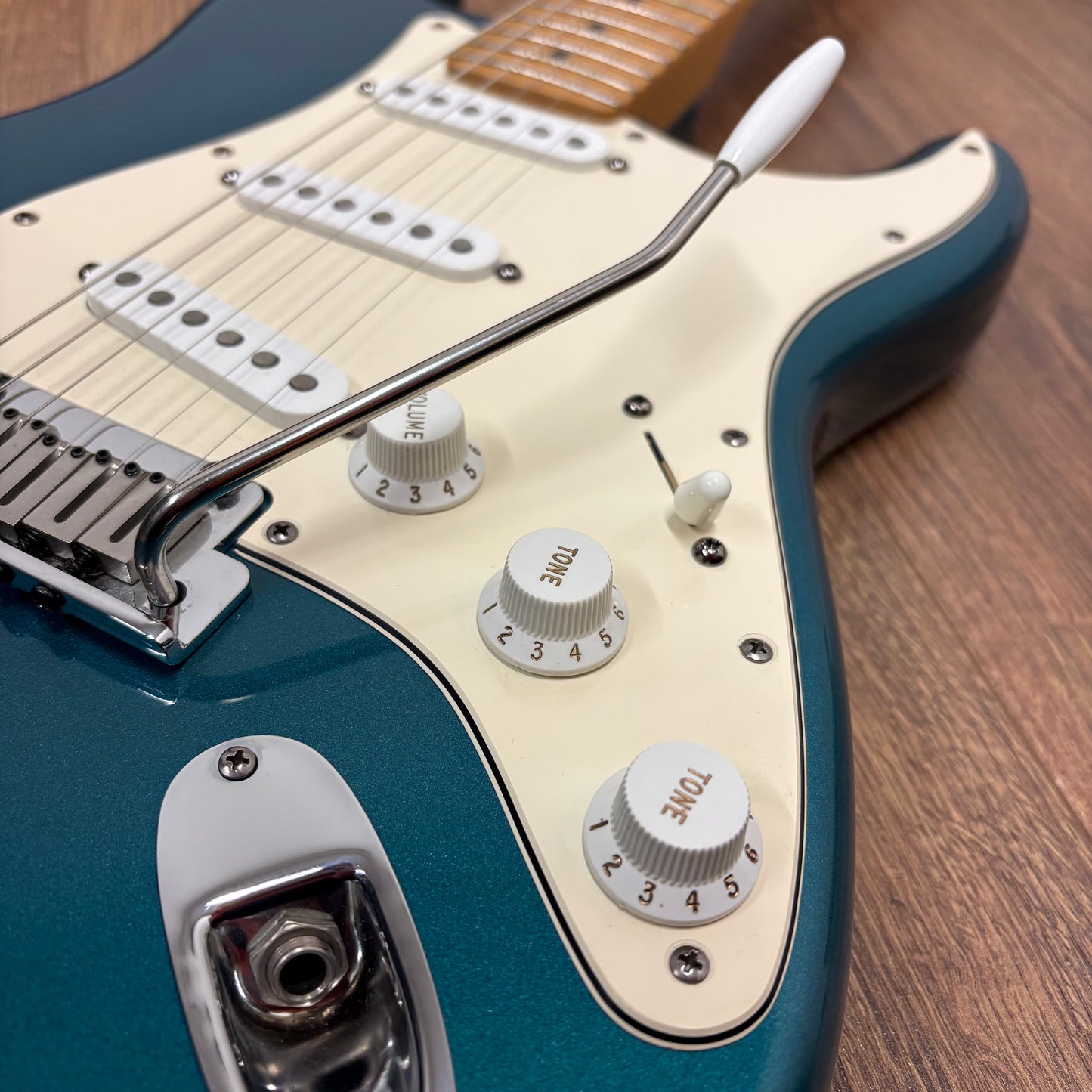 Pre-Owned Fender American Standard Stratocaster - Aqua Marine Metallic - 2000