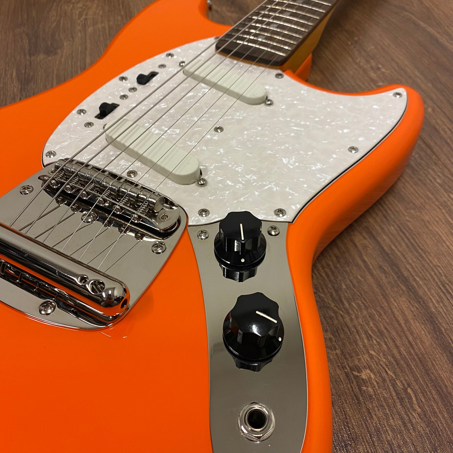 Pre-Owned Squier FSR Classic Vibe '60s Competition Mustang - Capri Orange