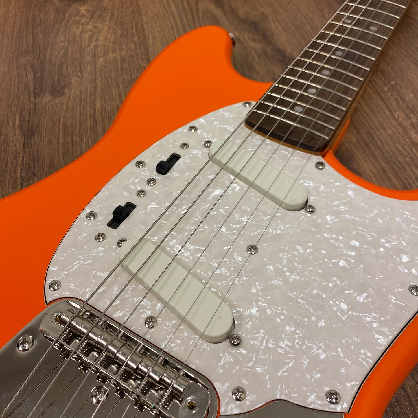 Pre-Owned Squier FSR Classic Vibe '60s Competition Mustang - Capri Orange