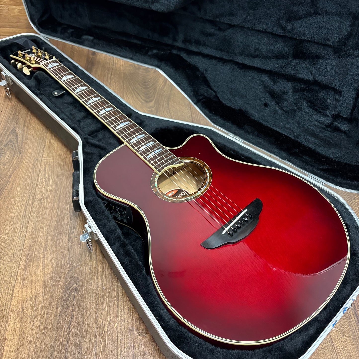 Pre-Owned Yamaha APX1000 Electro-Acoustic w/ Gator Hard Case - Crimson Red Burst