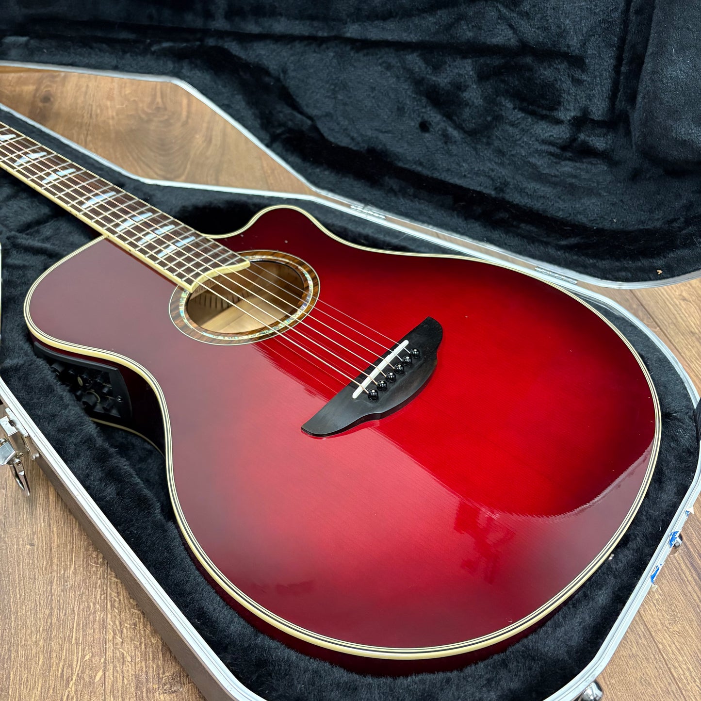 Pre-Owned Yamaha APX1000 Electro-Acoustic w/ Gator Hard Case - Crimson Red Burst