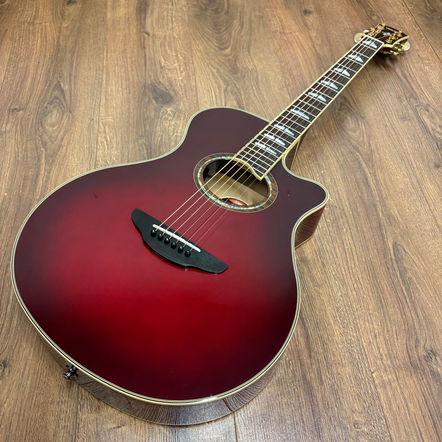 Pre-Owned Yamaha APX1000 Electro-Acoustic w/ Gator Hard Case - Crimson Red Burst