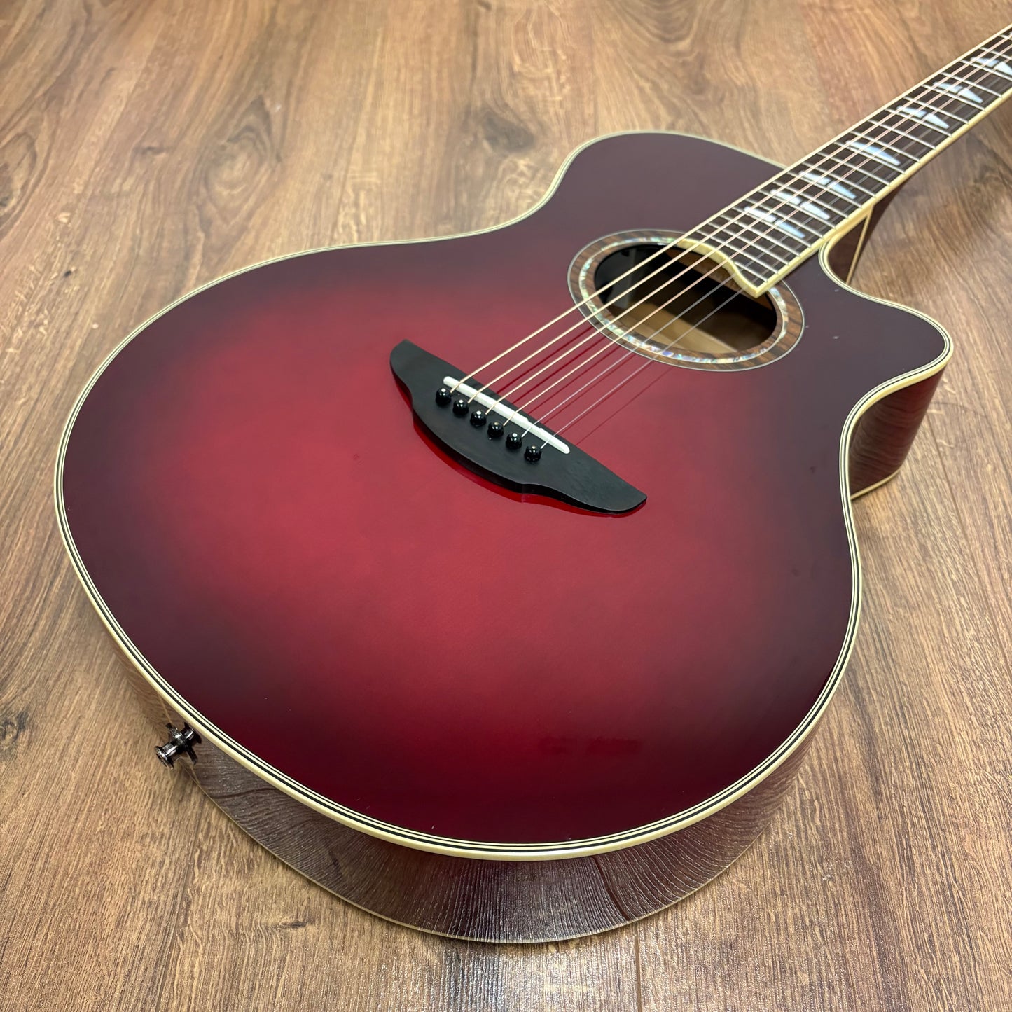 Pre-Owned Yamaha APX1000 Electro-Acoustic w/ Gator Hard Case - Crimson Red Burst