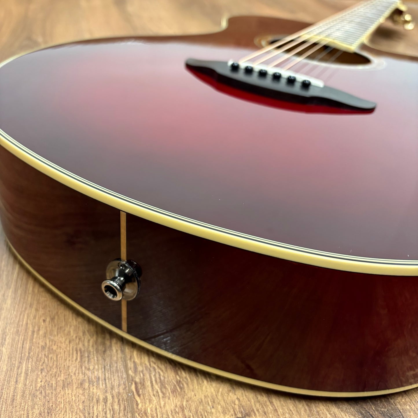 Pre-Owned Yamaha APX1000 Electro-Acoustic w/ Gator Hard Case - Crimson Red Burst