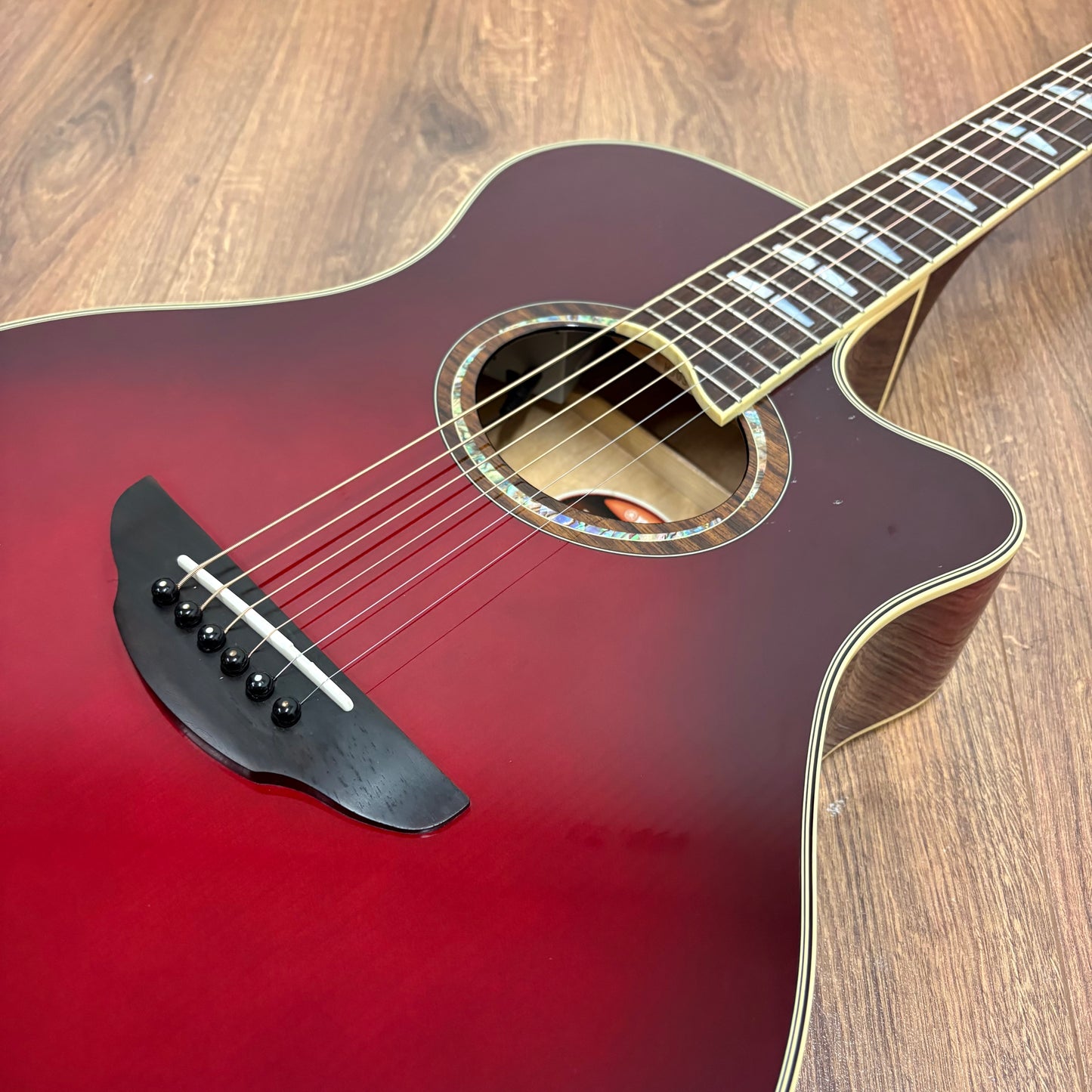 Pre-Owned Yamaha APX1000 Electro-Acoustic w/ Gator Hard Case - Crimson Red Burst
