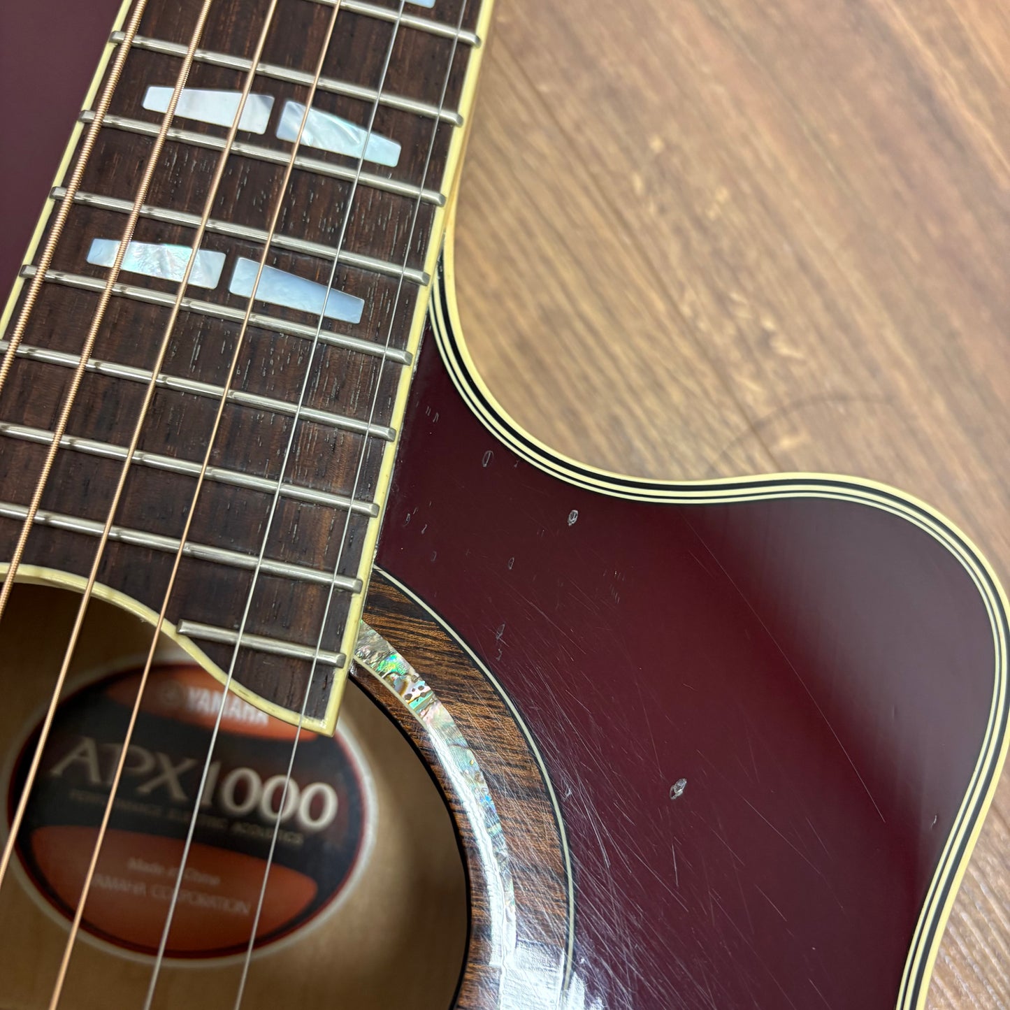Pre-Owned Yamaha APX1000 Electro-Acoustic w/ Gator Hard Case - Crimson Red Burst