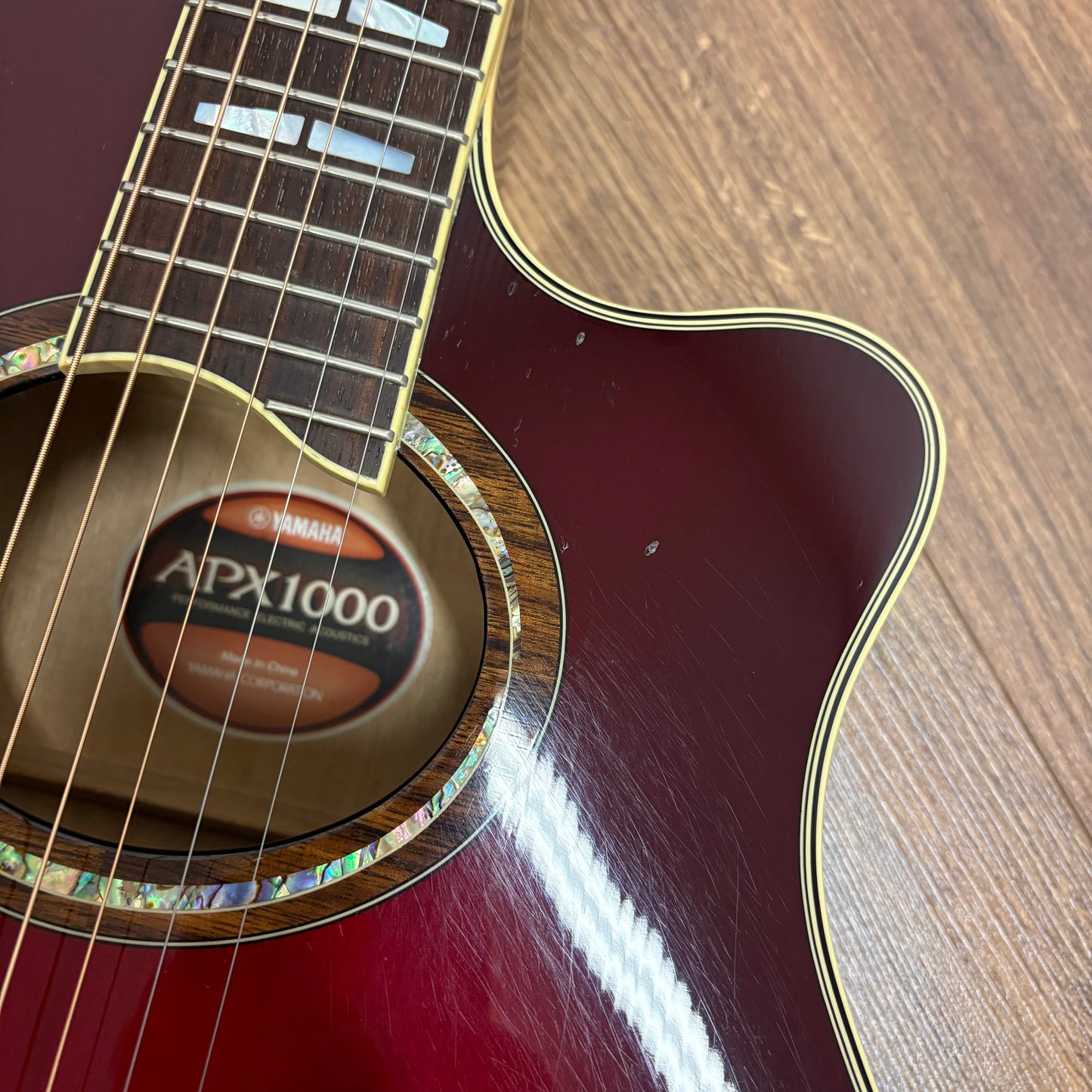 Pre-Owned Yamaha APX1000 Electro-Acoustic w/ Gator Hard Case - Crimson Red Burst