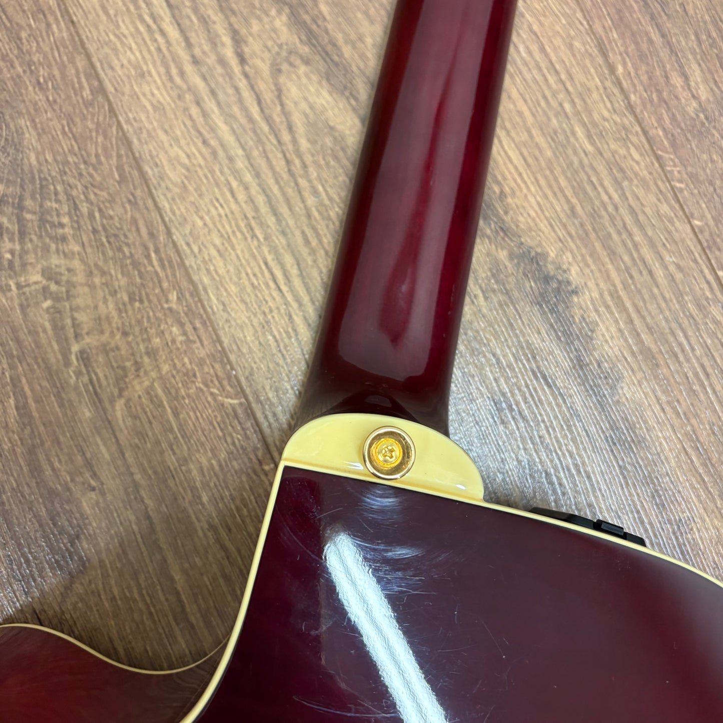 Pre-Owned Yamaha APX1000 Electro-Acoustic w/ Gator Hard Case - Crimson Red Burst