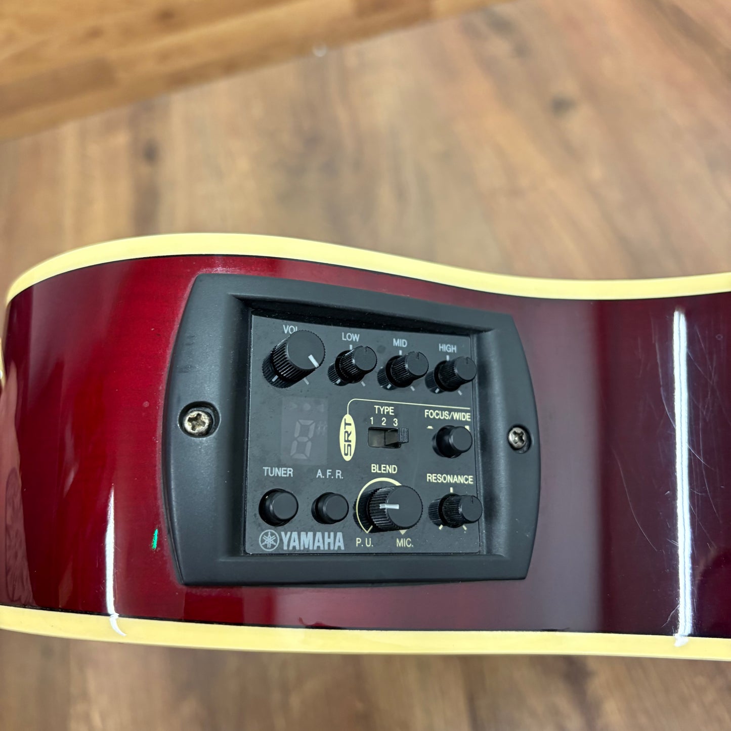 Pre-Owned Yamaha APX1000 Electro-Acoustic w/ Gator Hard Case - Crimson Red Burst