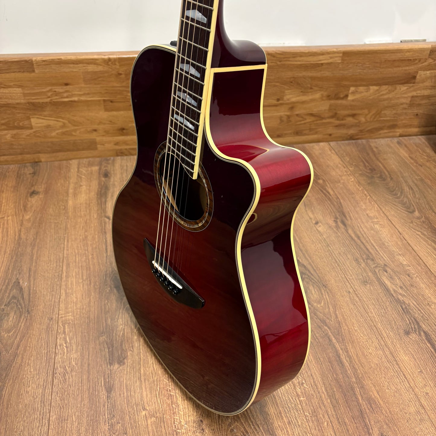 Pre-Owned Yamaha APX1000 Electro-Acoustic w/ Gator Hard Case - Crimson Red Burst