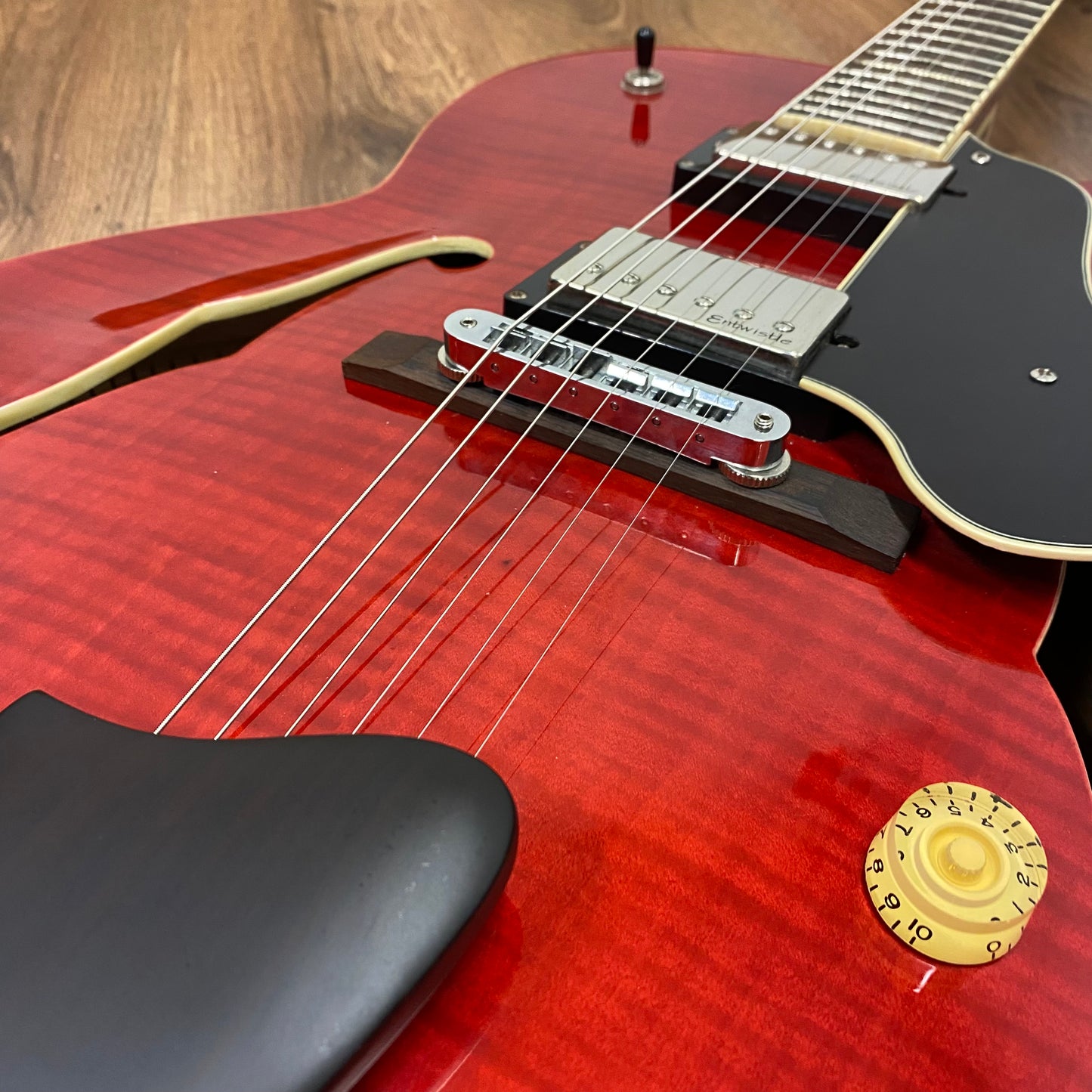 Pre-Owned Tanglewood TSB 49 Hollowbody Guitar - Red