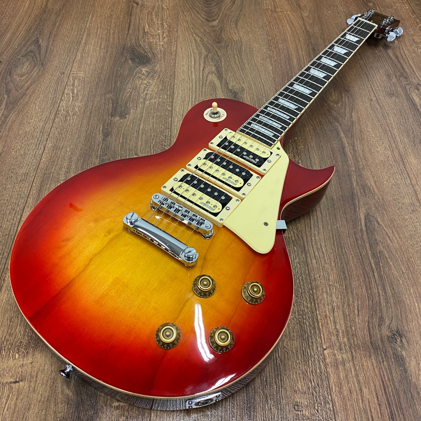 Pre-Owned Vintage V1003CSB - Cherry Sunburst