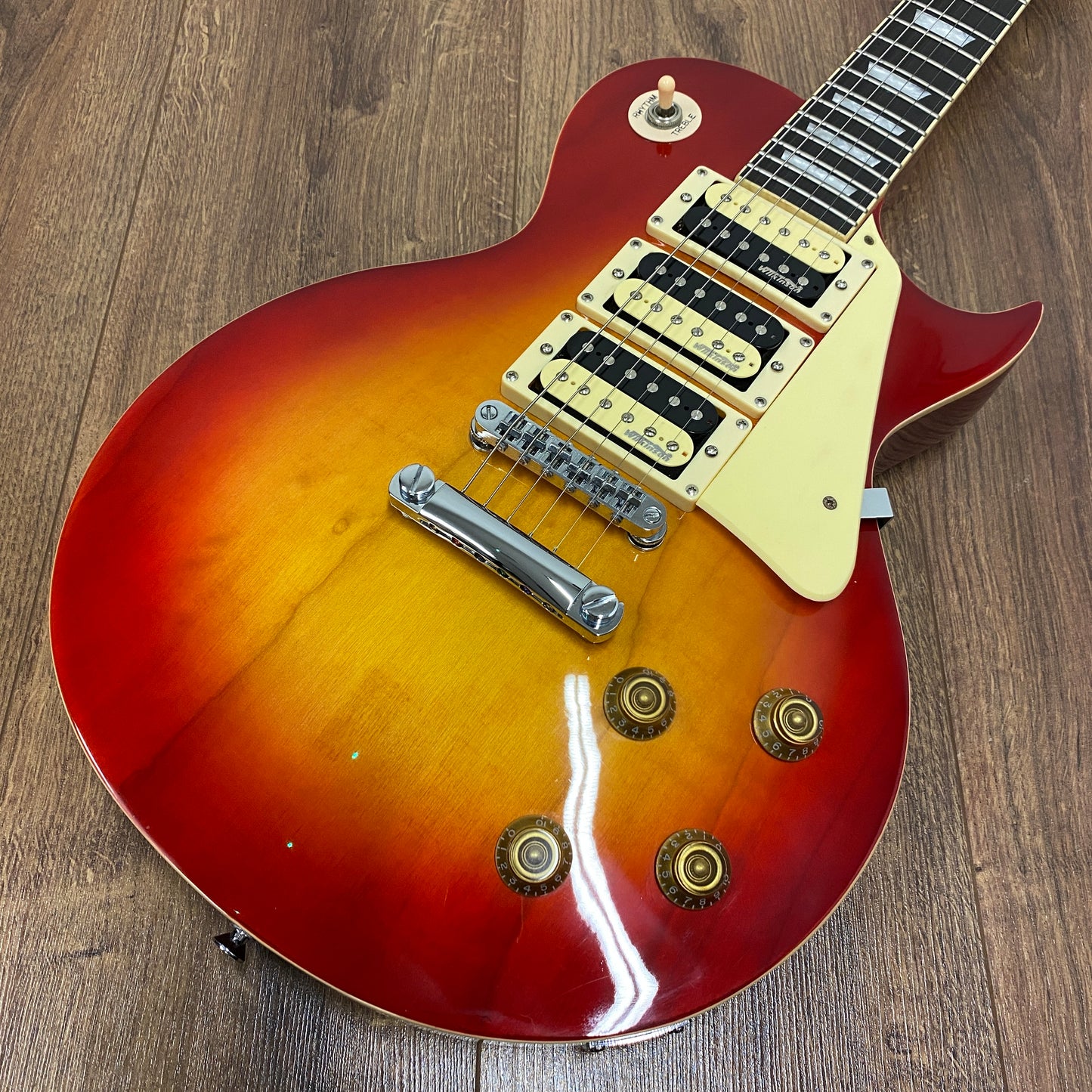 Pre-Owned Vintage V1003CSB - Cherry Sunburst