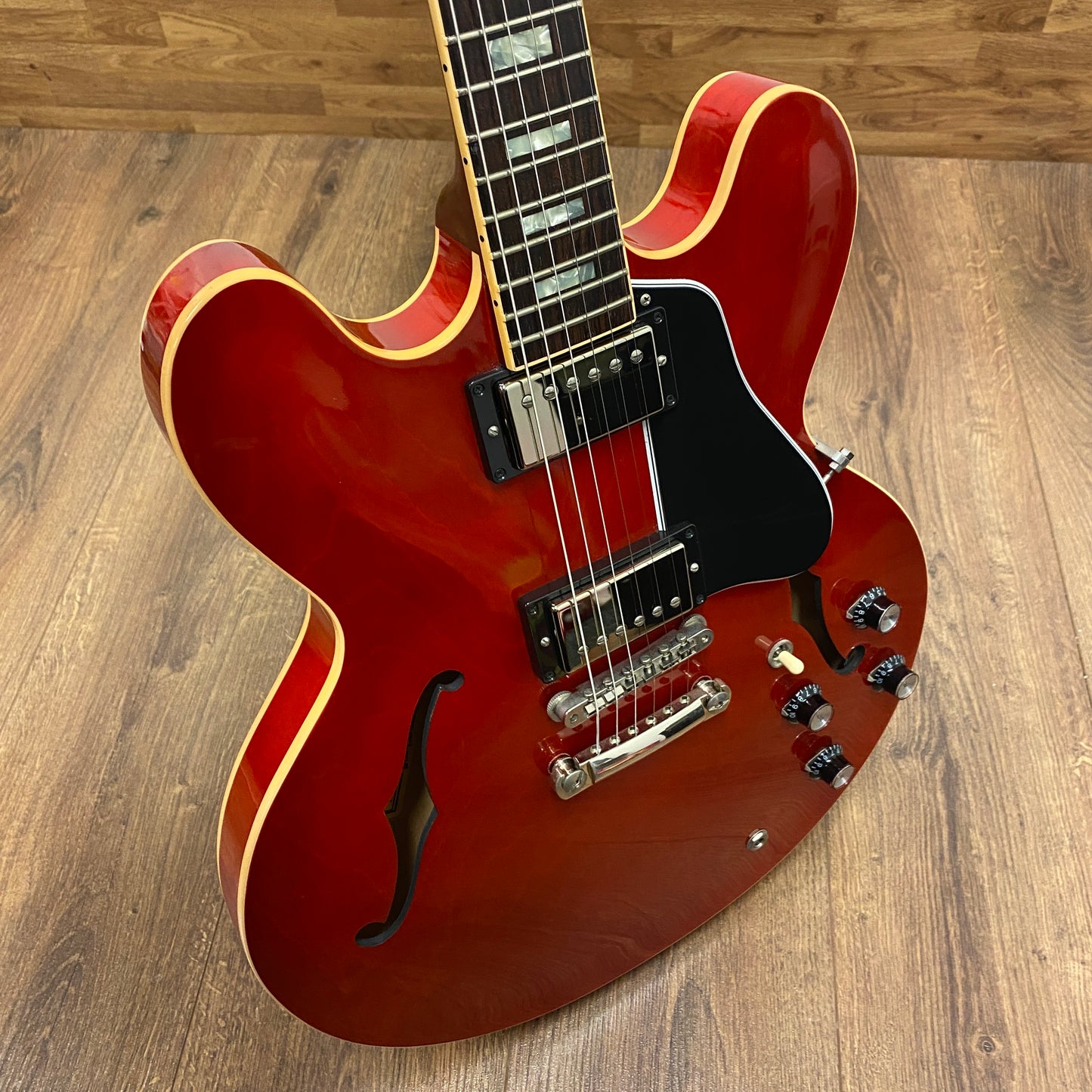 Pre-Owned Gibson Memphis ES-335 Traditional ESDP18ARDNHI - Antique Faded Cherry - 2018