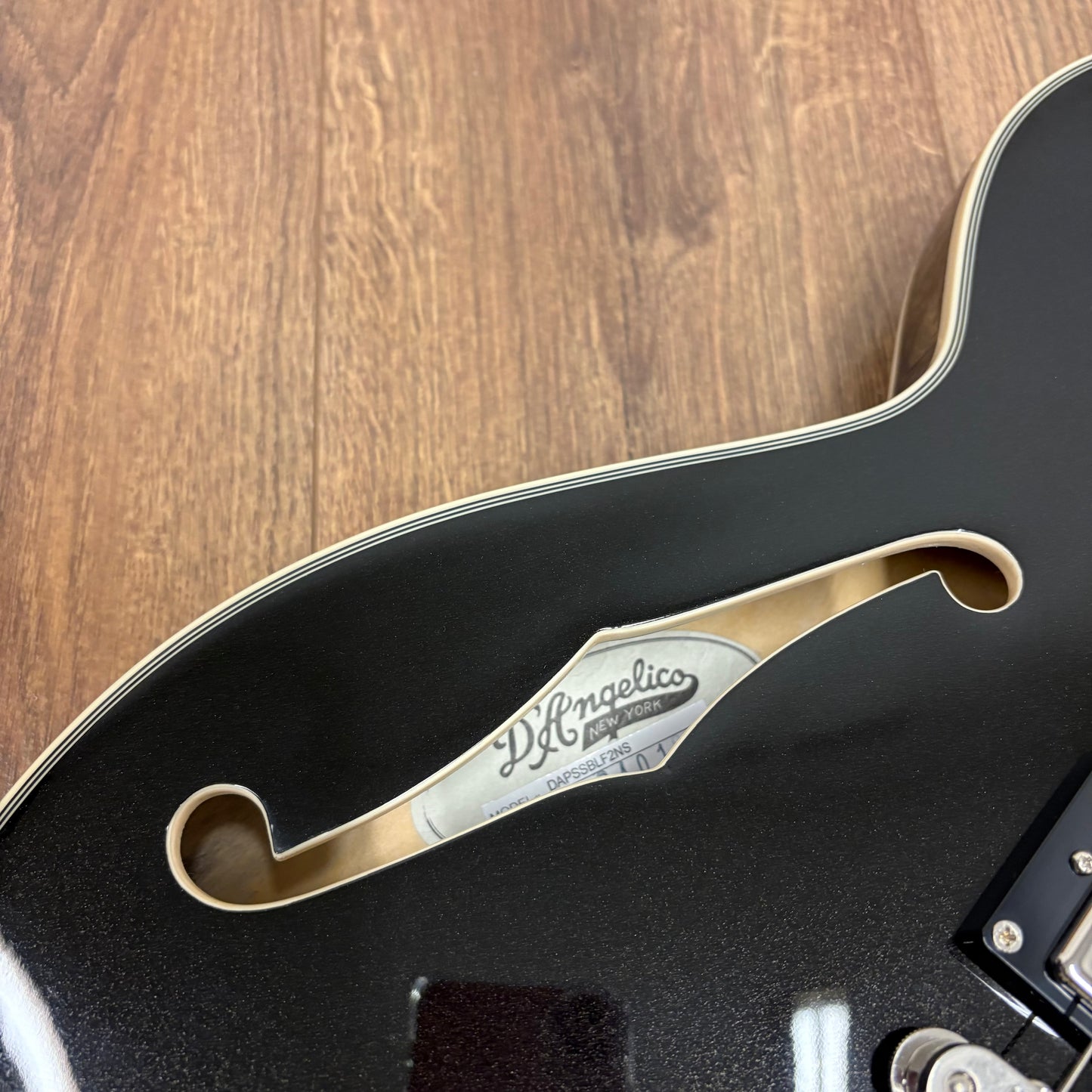 Pre-Owned D'Angelico Premier SS Single Cutaway - Black Flake