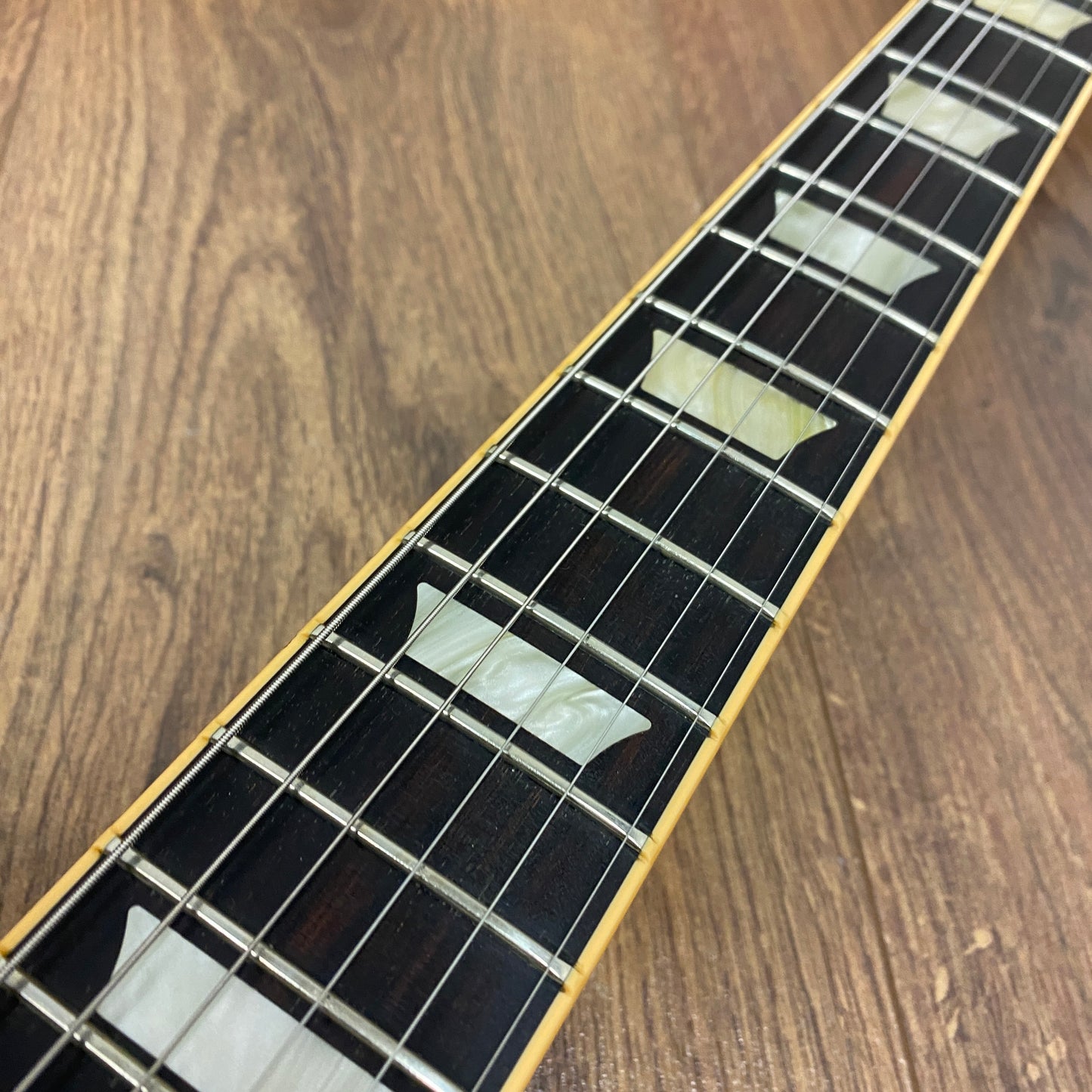 Pre-Owned Gibson Les Paul Standard Plus '60s Neck - Honeyburst - 2007