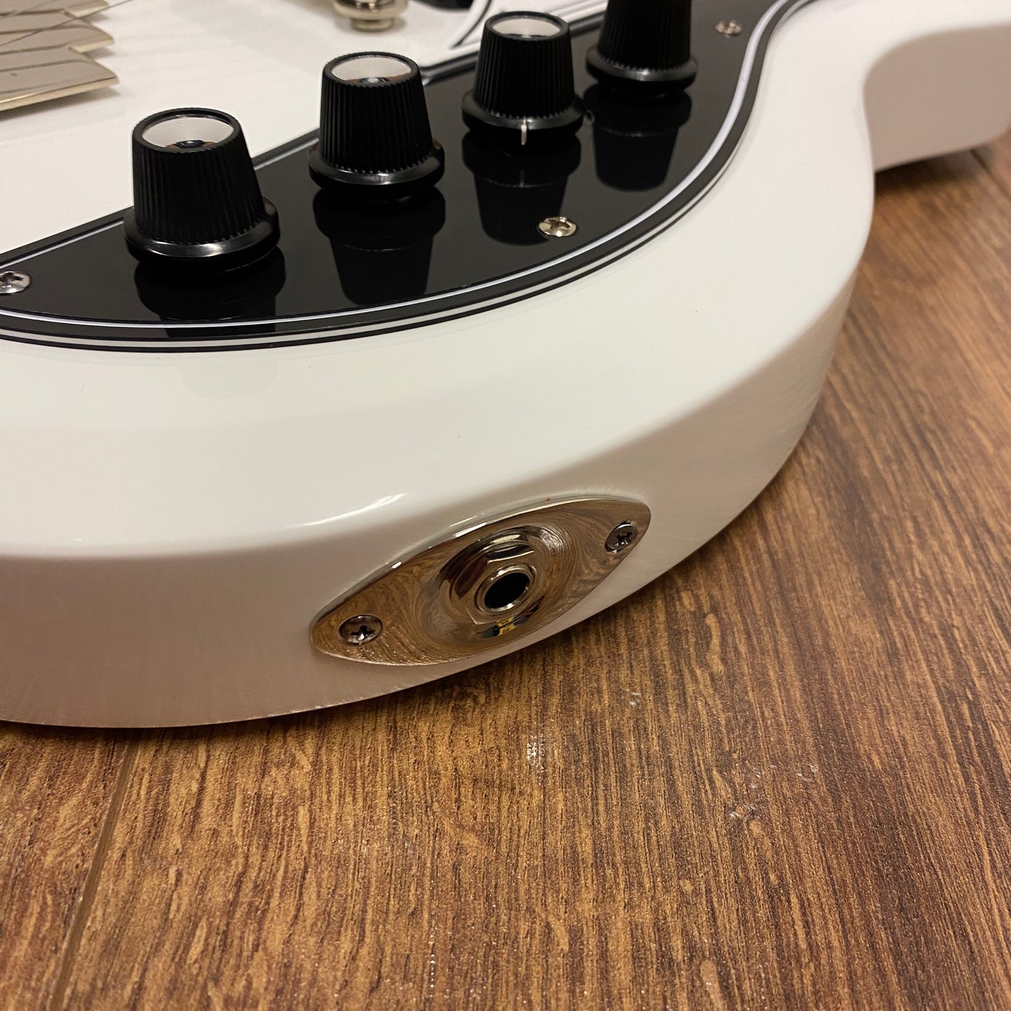 Pre-Owned Supro David Bowie 1224DBHT 1961 Dual Tone - White