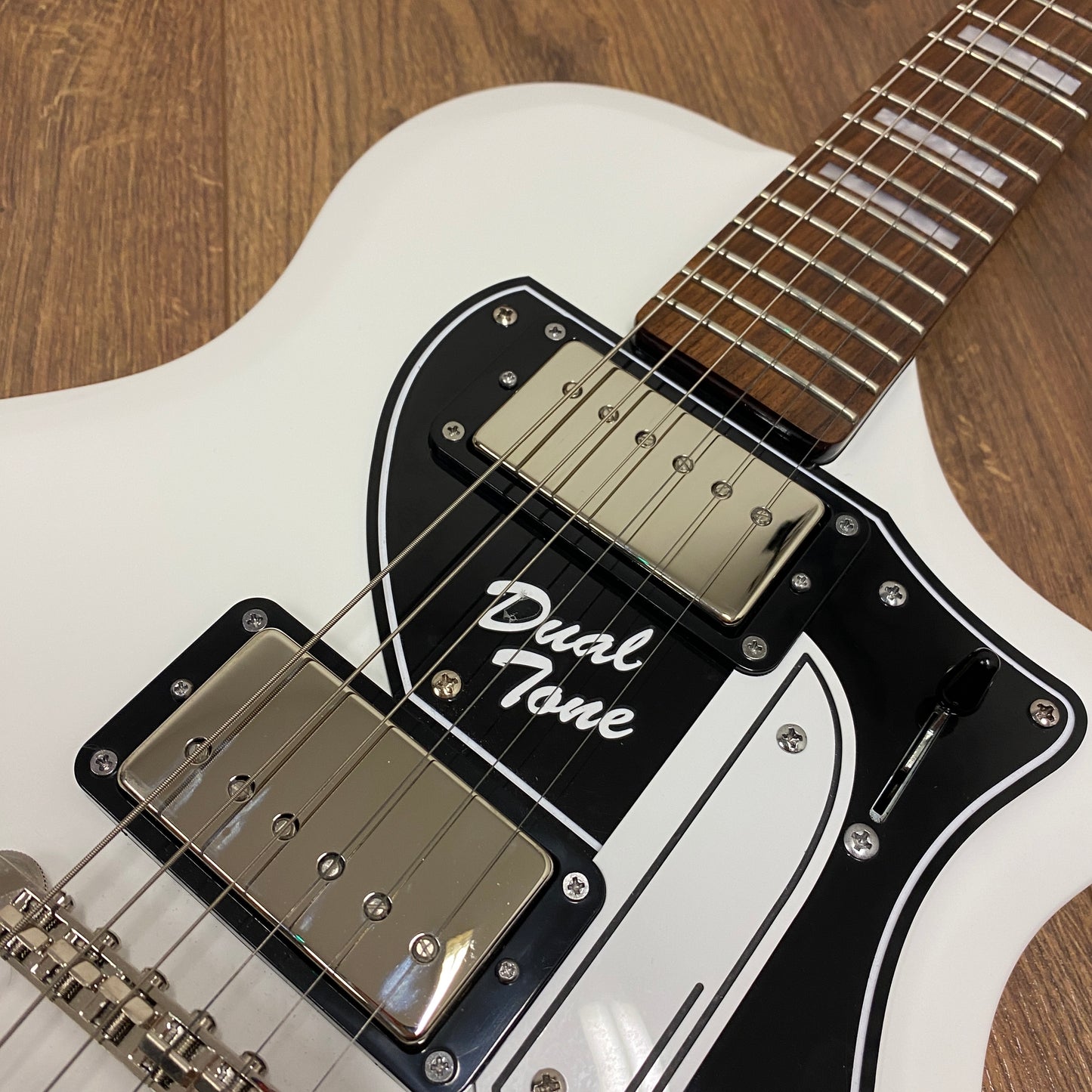 Pre-Owned Supro David Bowie 1224DBHT 1961 Dual Tone - White