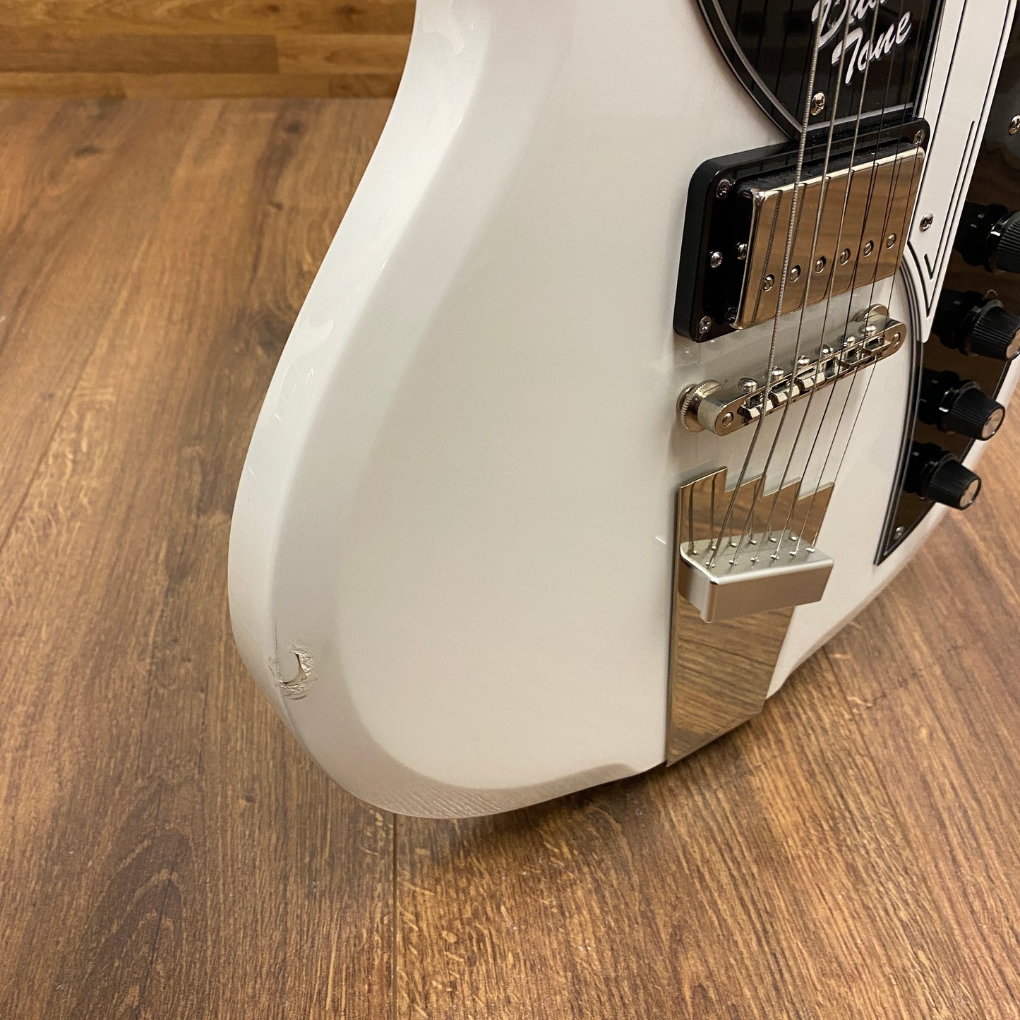 Pre-Owned Supro David Bowie 1224DBHT 1961 Dual Tone - White