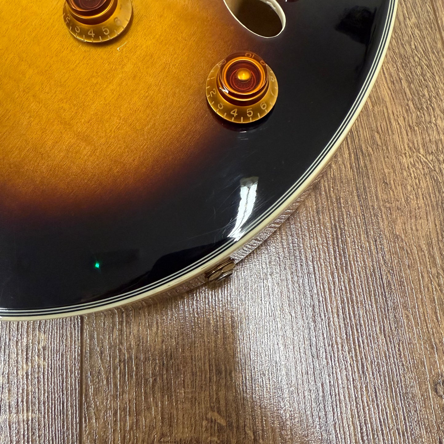 Pre-Owned Washburn HB-35 - Tobacco Sunburst