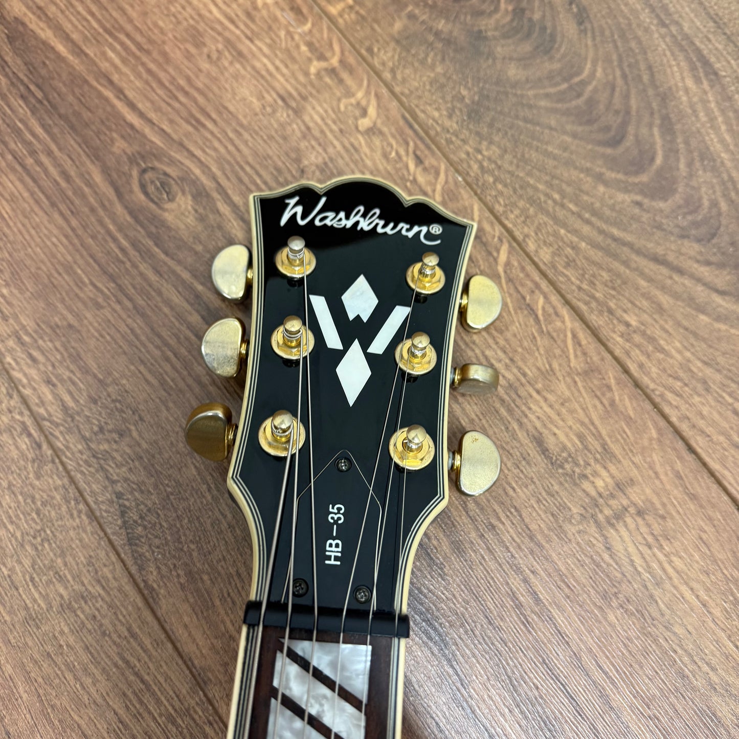 Pre-Owned Washburn HB-35 - Tobacco Sunburst