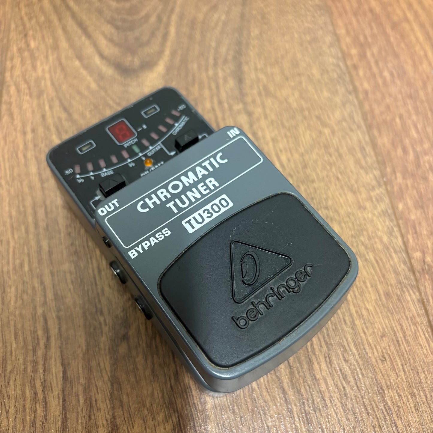 Pre-Owned Behringer TU300 Tuner Pedal