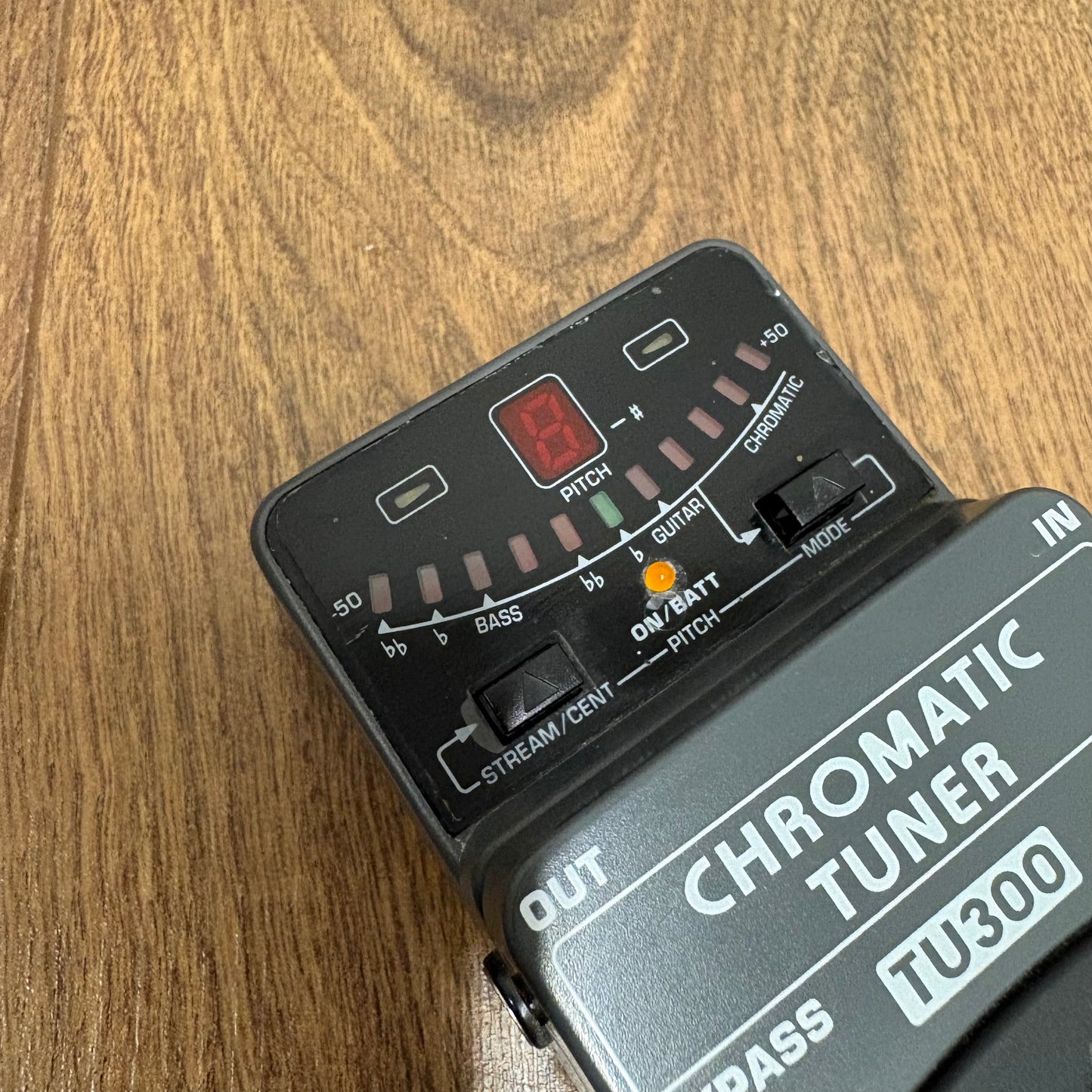 Pre-Owned Behringer TU300 Tuner Pedal