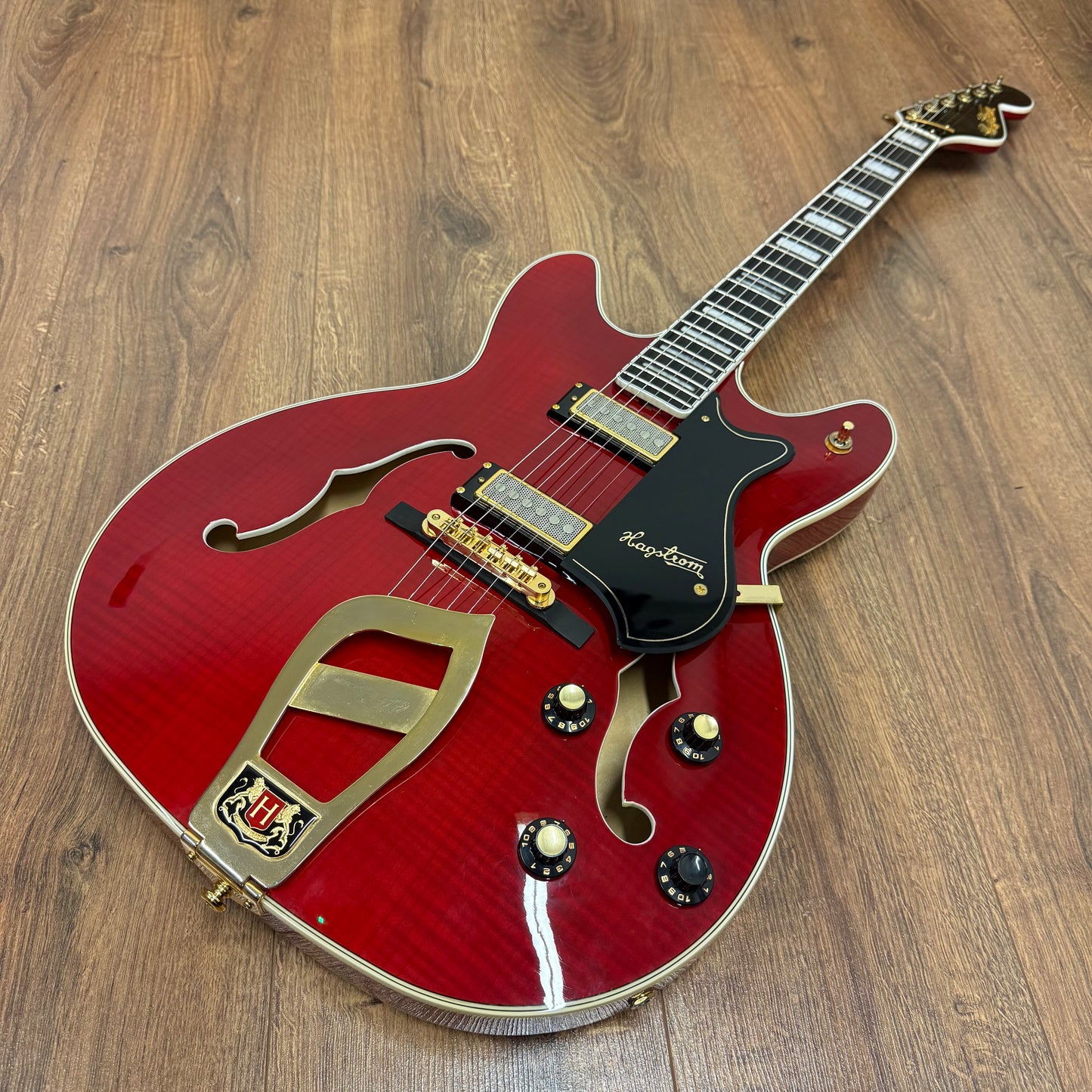 Pre-Owned Hagstrom '67 Viking II - Wild Cherry Transparent