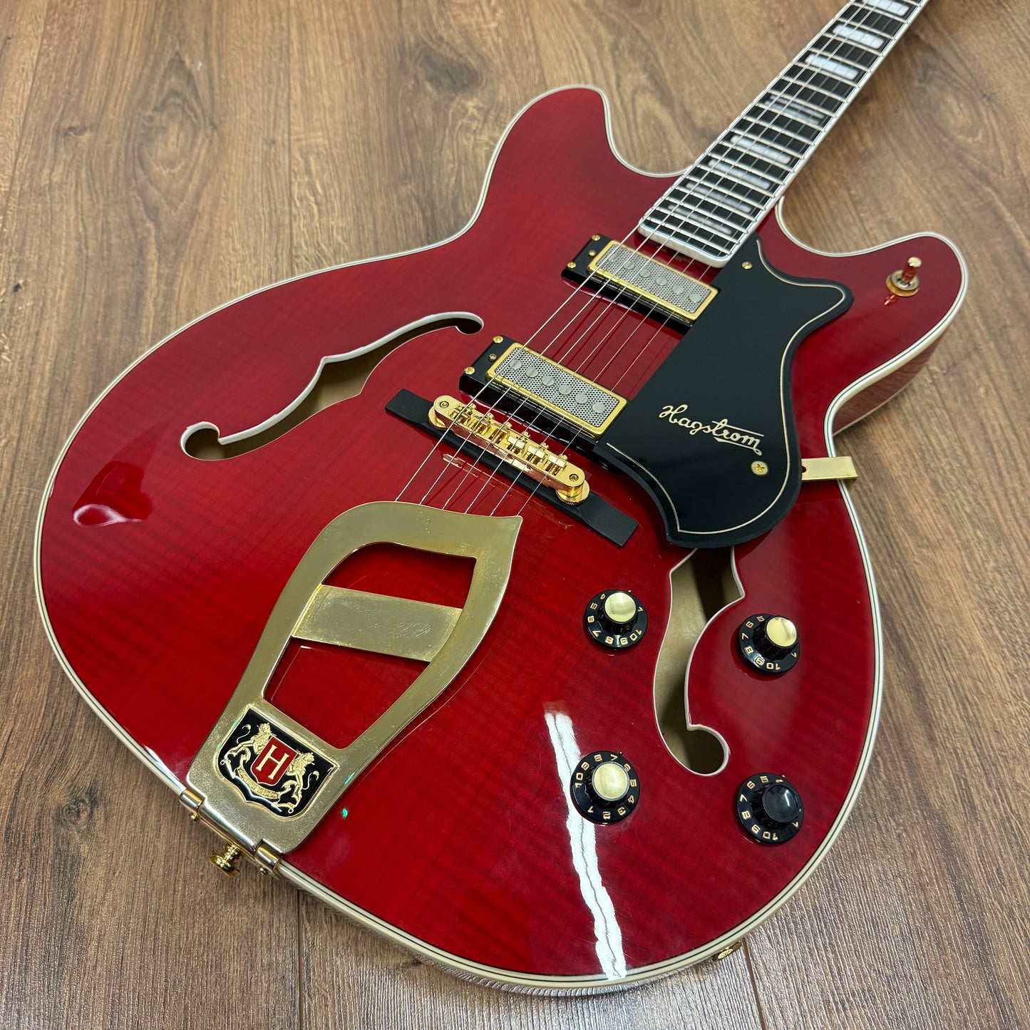 Pre-Owned Hagstrom '67 Viking II - Wild Cherry Transparent