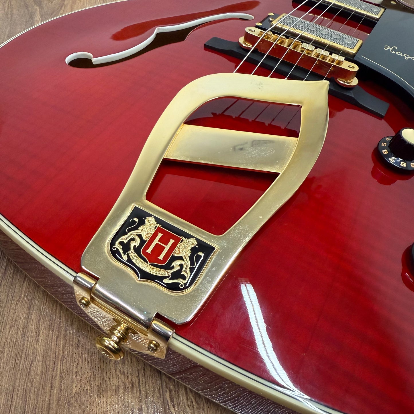 Pre-Owned Hagstrom '67 Viking II - Wild Cherry Transparent