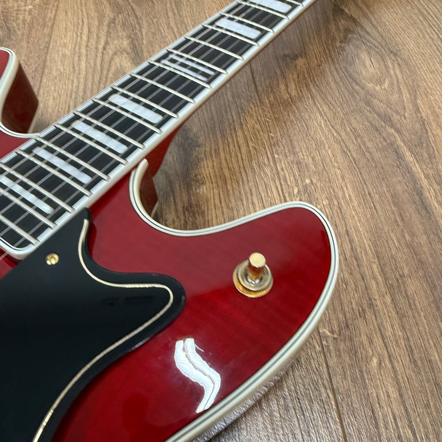 Pre-Owned Hagstrom '67 Viking II - Wild Cherry Transparent
