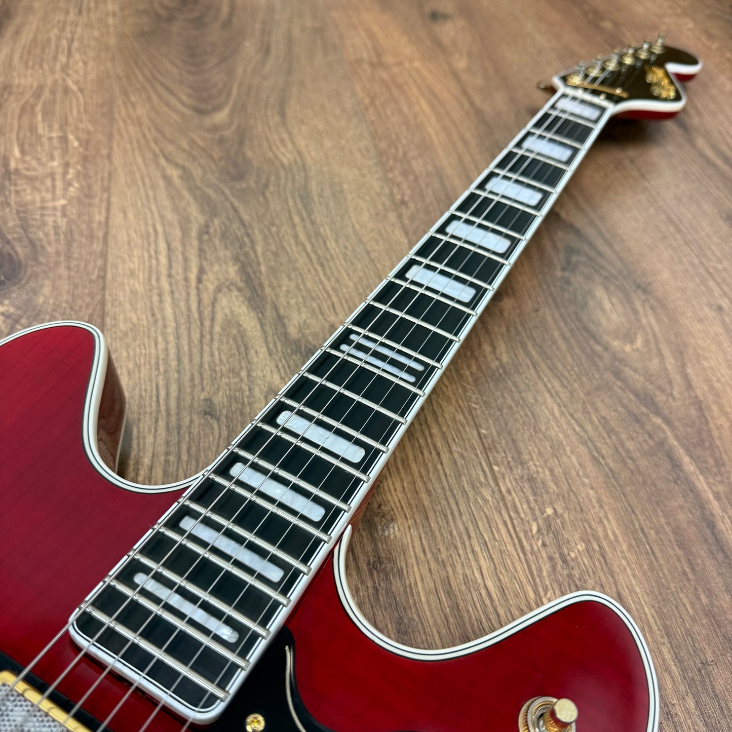 Pre-Owned Hagstrom '67 Viking II - Wild Cherry Transparent