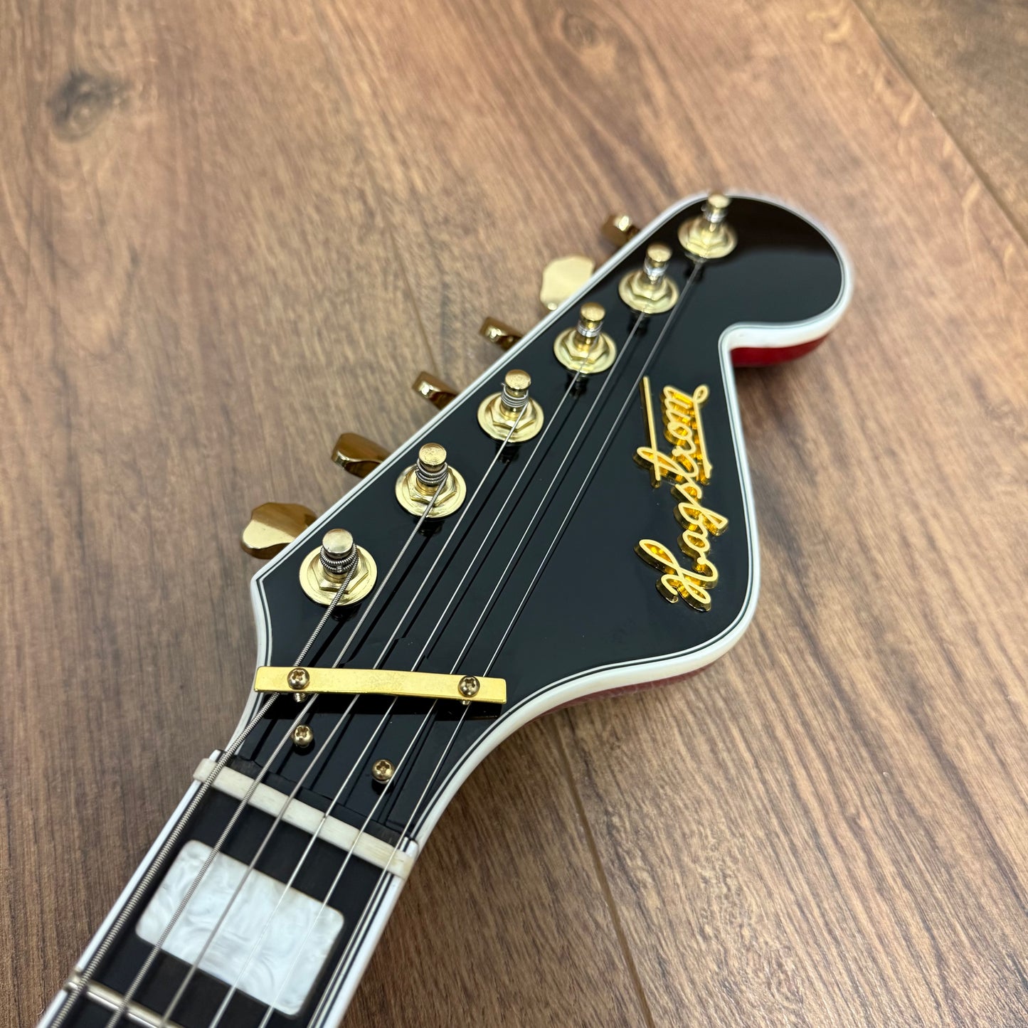 Pre-Owned Hagstrom '67 Viking II - Wild Cherry Transparent