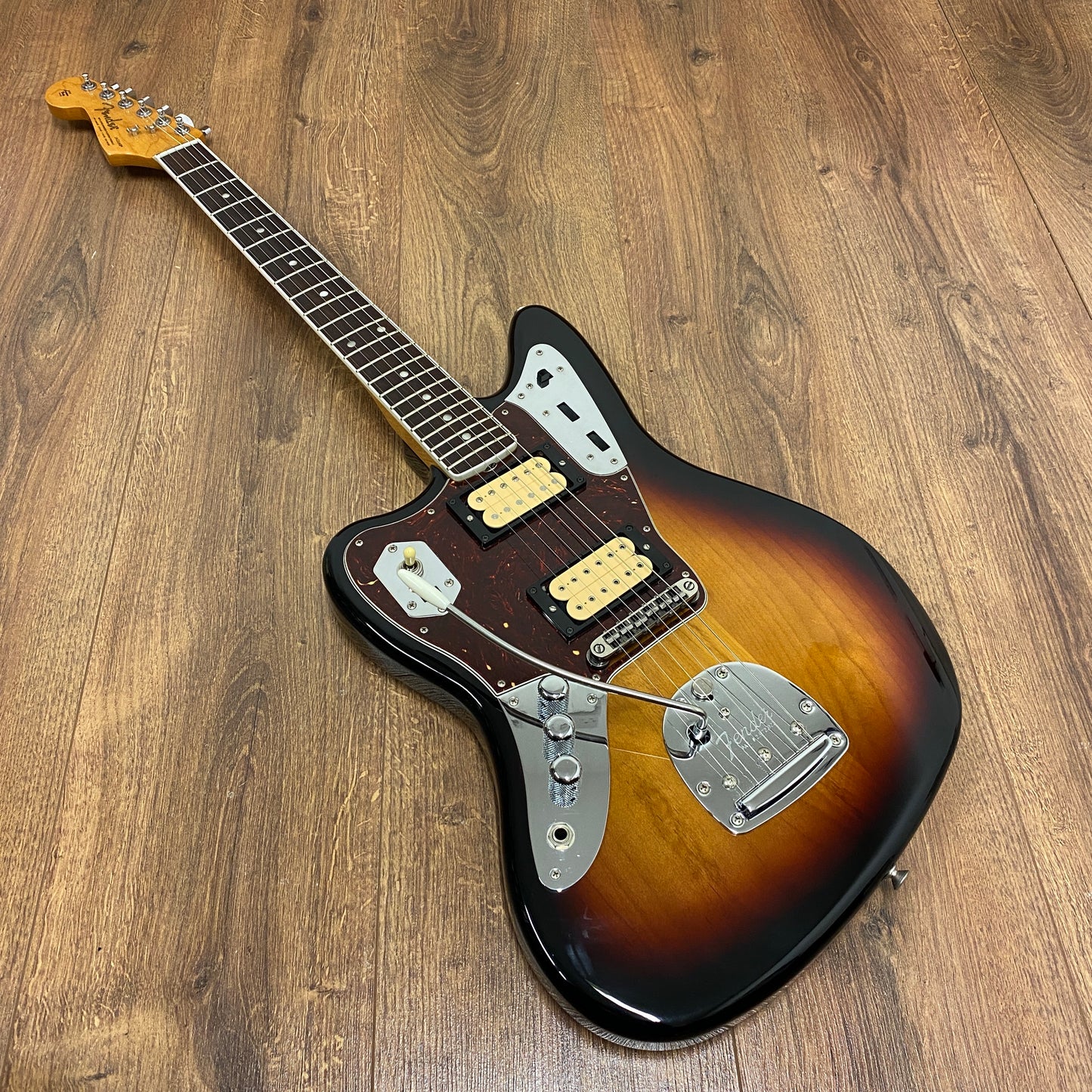 Pre-Owned Fender Kurt Cobain Jaguar - Left-Hand - 3-Colour Sunburst