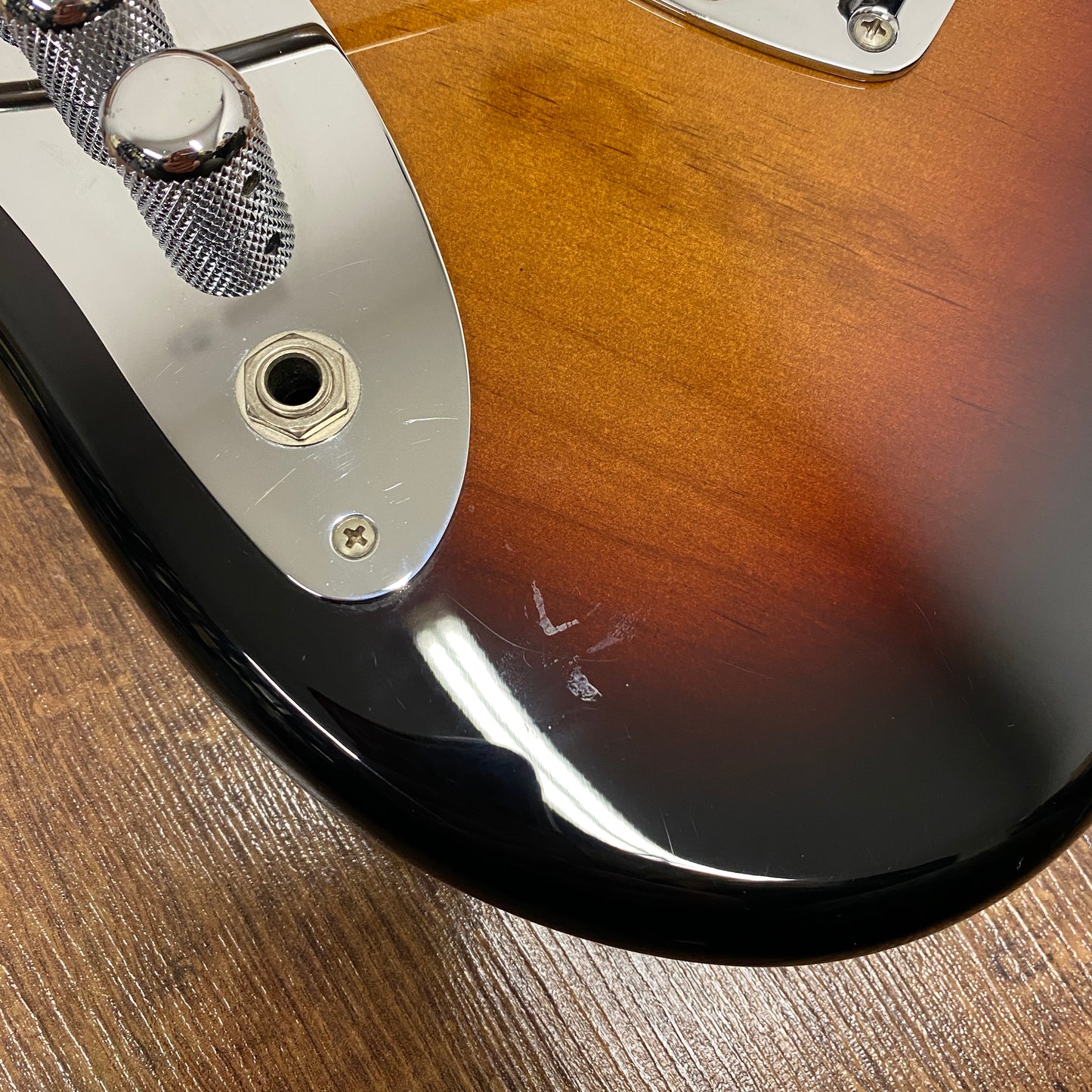 Pre-Owned Fender Kurt Cobain Jaguar - Left-Hand - 3-Colour Sunburst