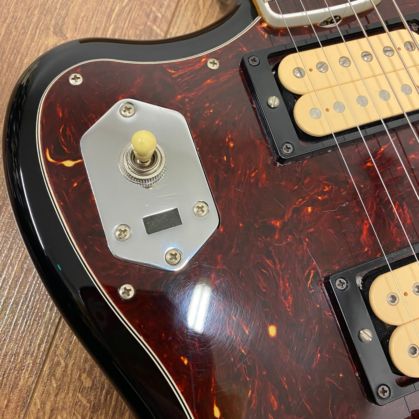 Pre-Owned Fender Kurt Cobain Jaguar - Left-Hand - 3-Colour Sunburst